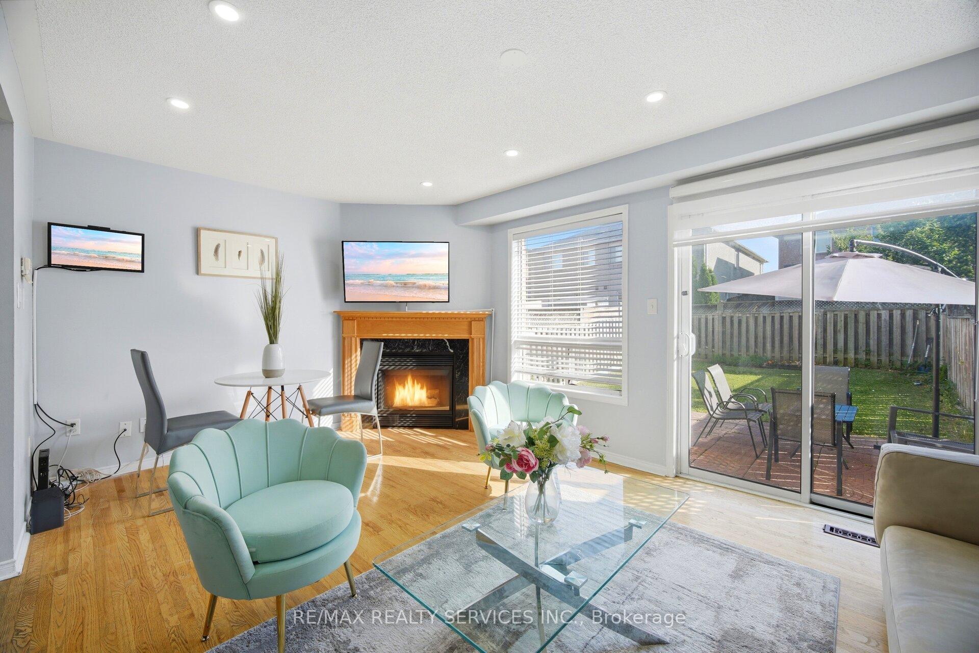 Photo 7 of 29 Lonestar Crescent, Brampton, Fletcher's Meadow — HOMEH
