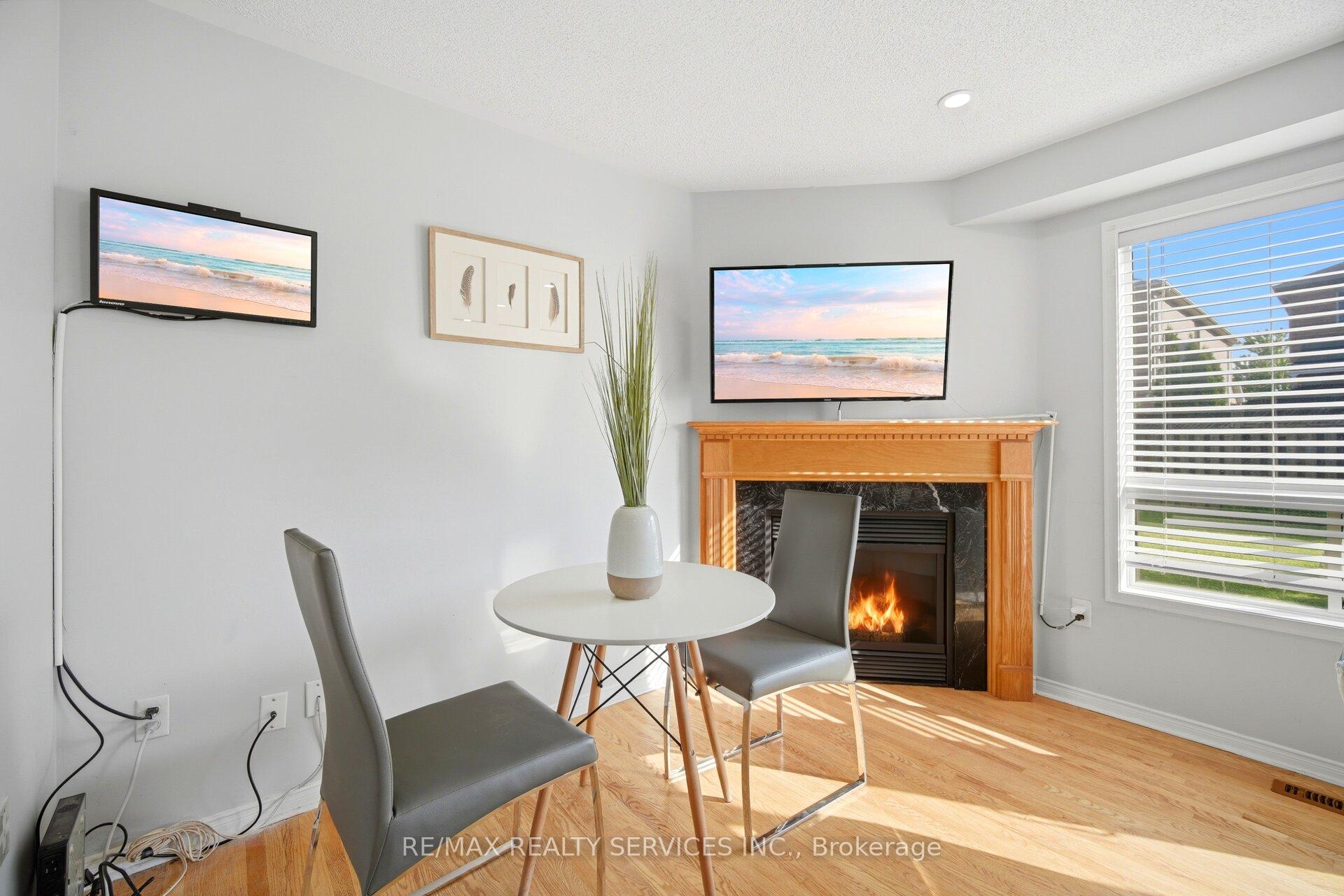 Photo 8 of 29 Lonestar Crescent, Brampton, Fletcher's Meadow — HOMEH
