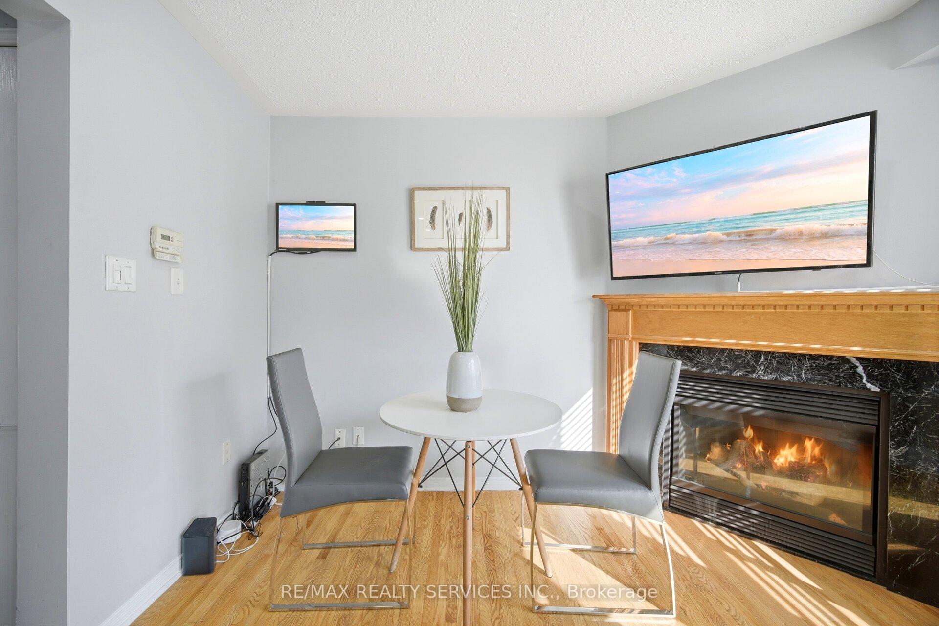 Photo 9 of 29 Lonestar Crescent, Brampton, Fletcher's Meadow — HOMEH