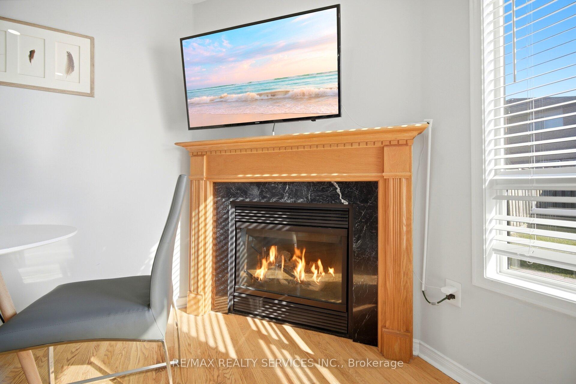 Photo 11 of 29 Lonestar Crescent, Brampton, Fletcher's Meadow — HOMEH
