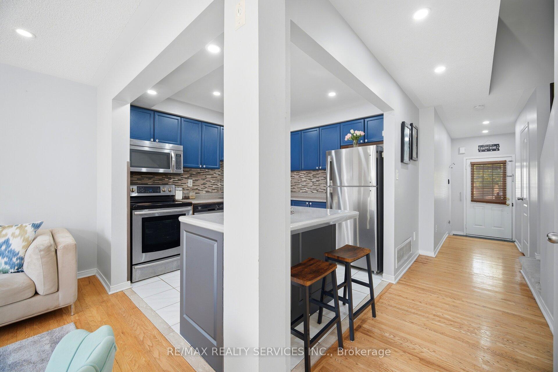 Photo 13 of 29 Lonestar Crescent, Brampton, Fletcher's Meadow — HOMEH