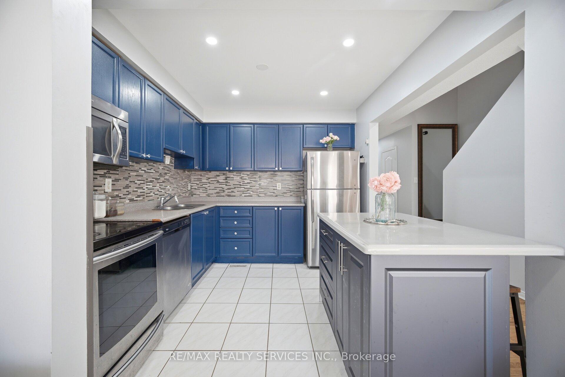 Photo 15 of 29 Lonestar Crescent, Brampton, Fletcher's Meadow — HOMEH