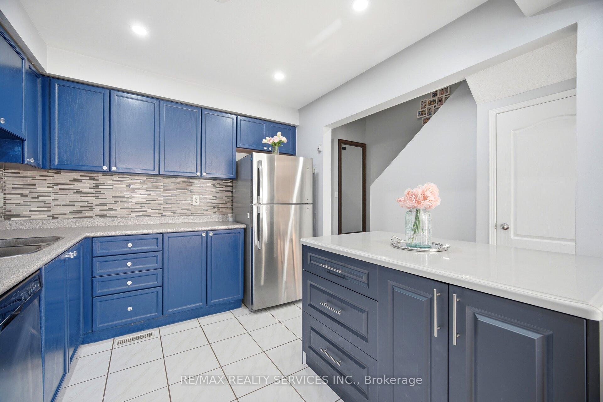 Photo 17 of 29 Lonestar Crescent, Brampton, Fletcher's Meadow — HOMEH