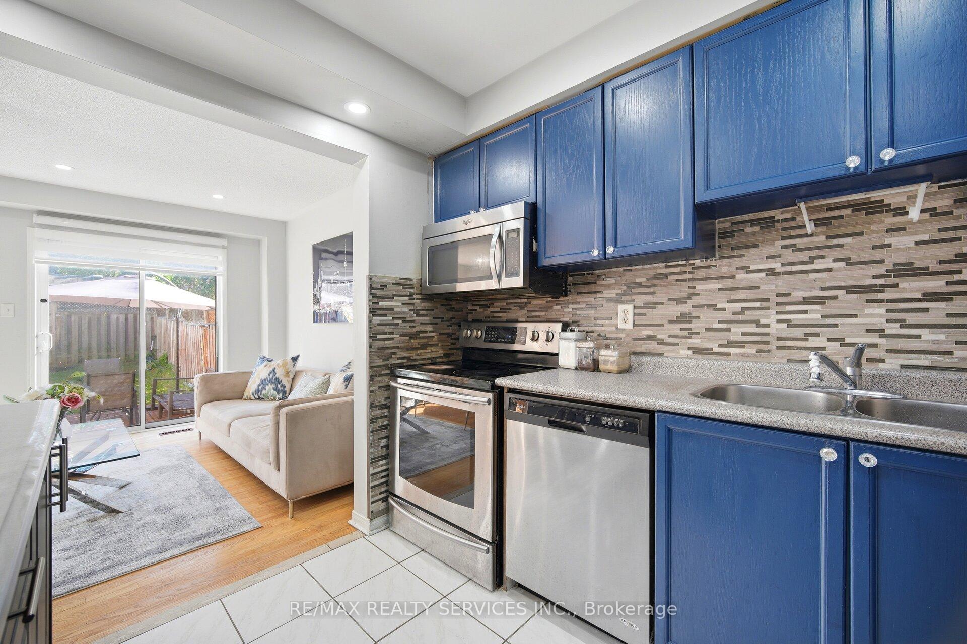 Photo 18 of 29 Lonestar Crescent, Brampton, Fletcher's Meadow — HOMEH
