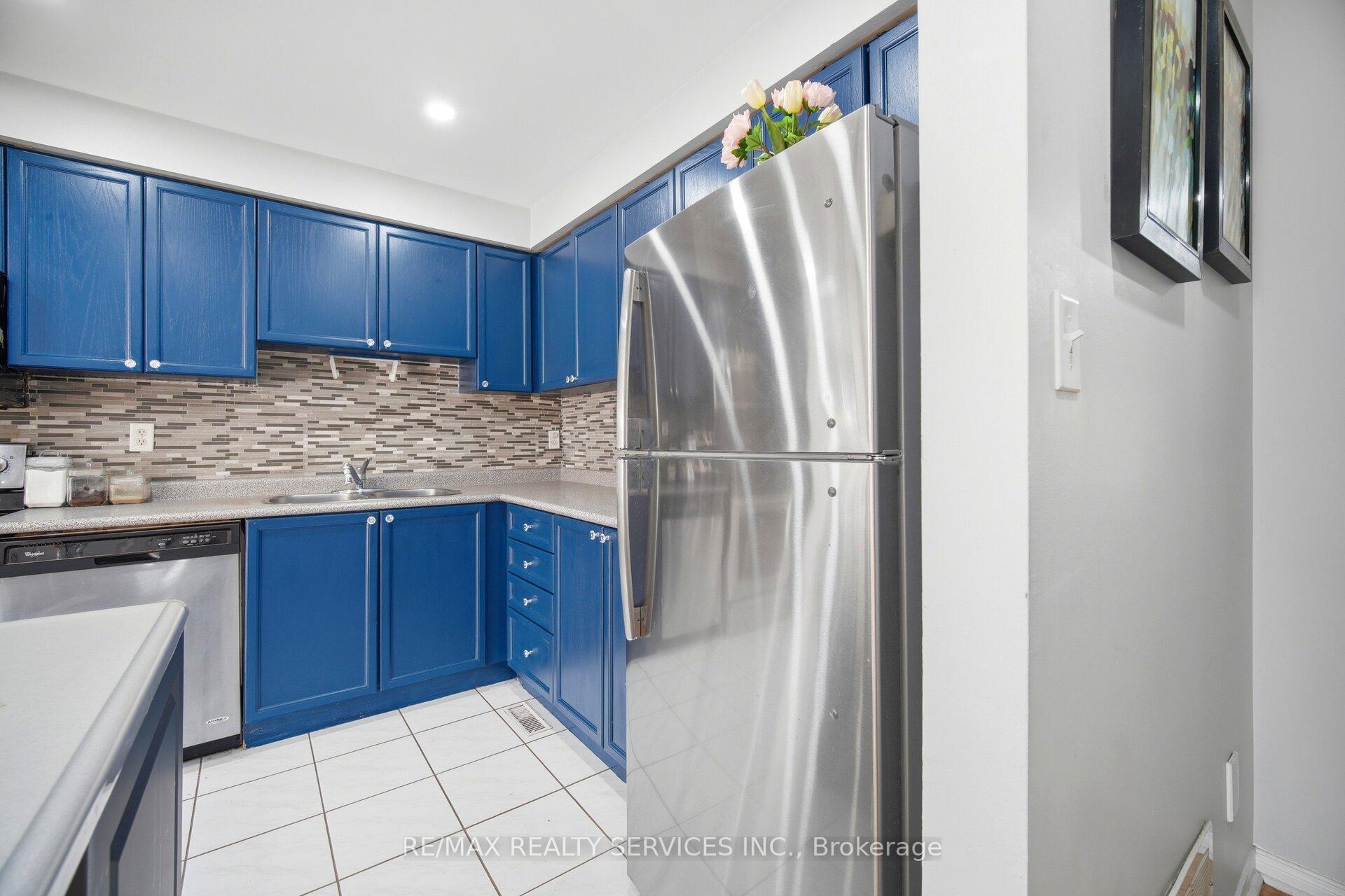 Photo 19 of 29 Lonestar Crescent, Brampton, Fletcher's Meadow — HOMEH