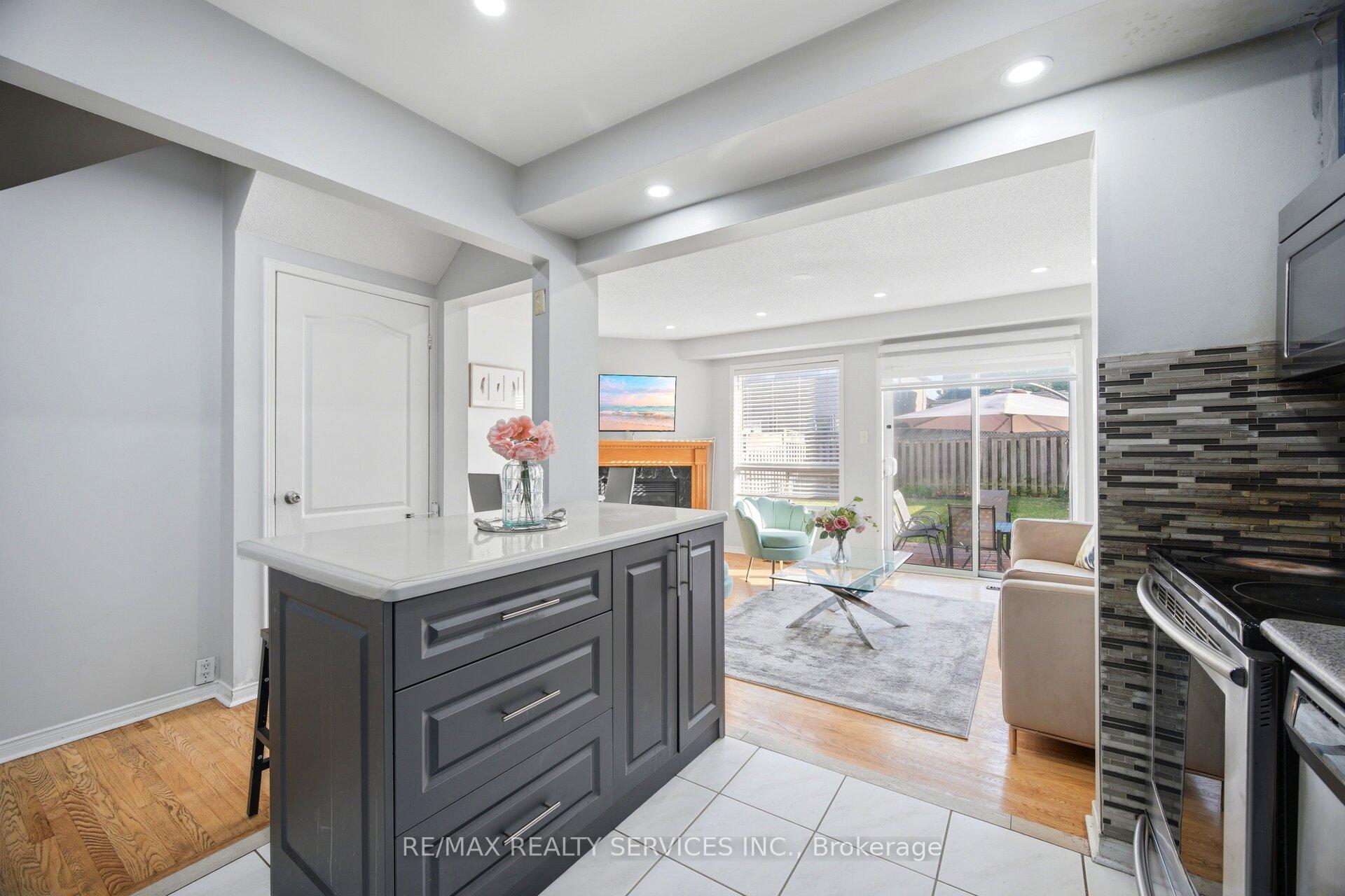 Photo 21 of 29 Lonestar Crescent, Brampton, Fletcher's Meadow — HOMEH
