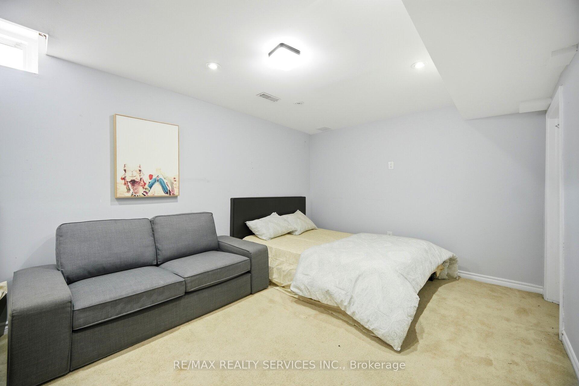 Photo 41 of 29 Lonestar Crescent, Brampton, Fletcher's Meadow — HOMEH