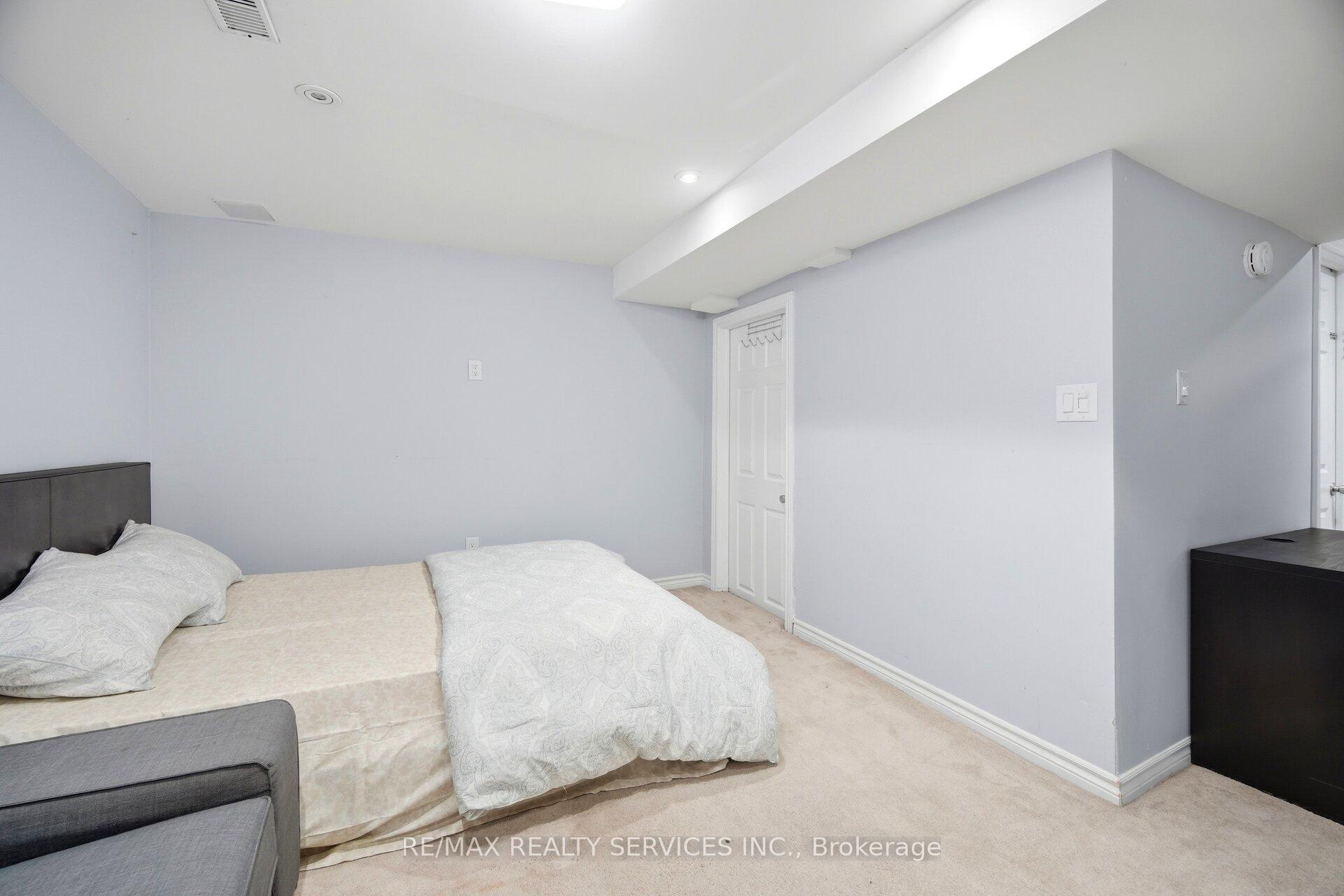Photo 43 of 29 Lonestar Crescent, Brampton, Fletcher's Meadow — HOMEH