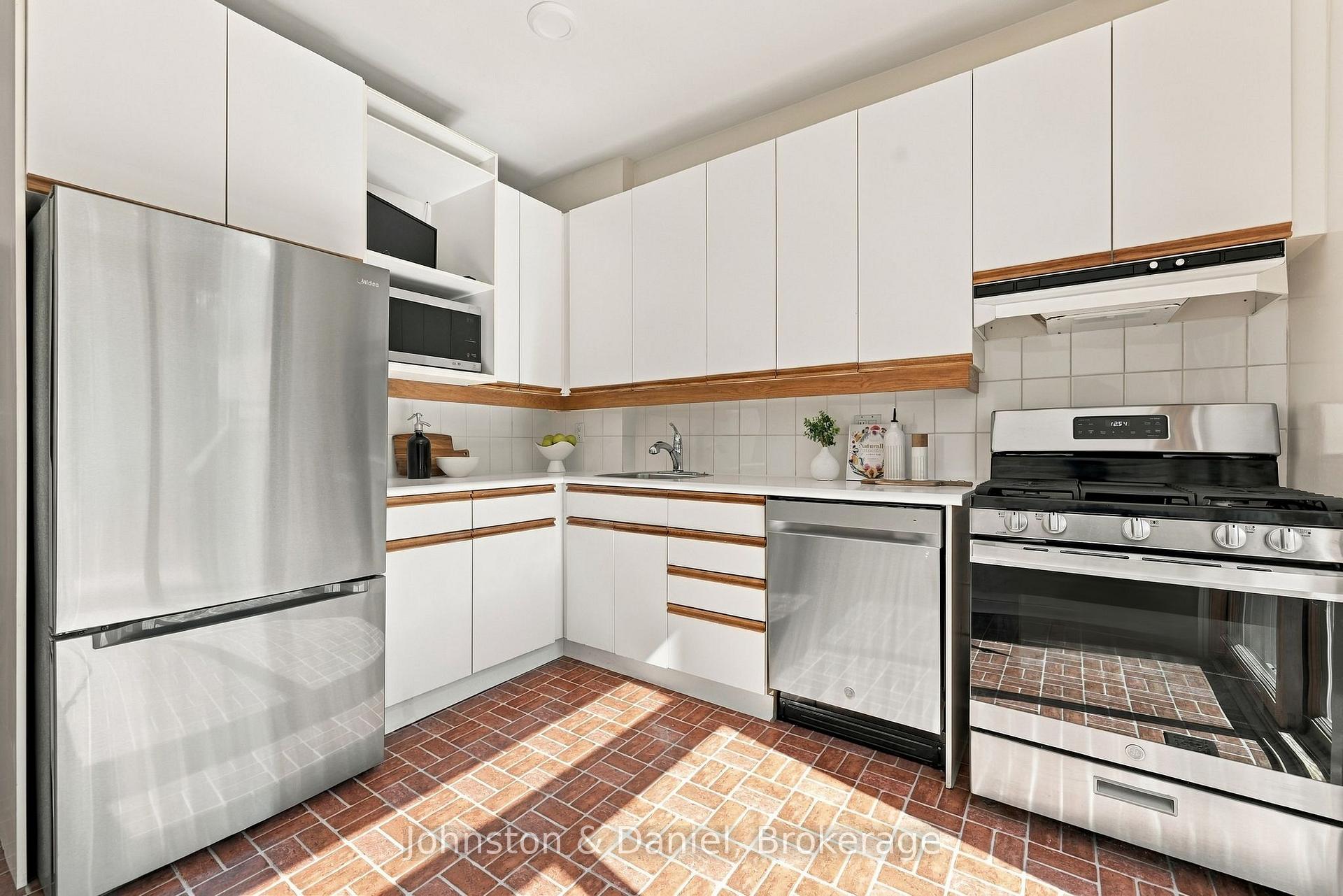 Photo 10 of 17 Gibson Avenue, Toronto, The Annex — HOMEH