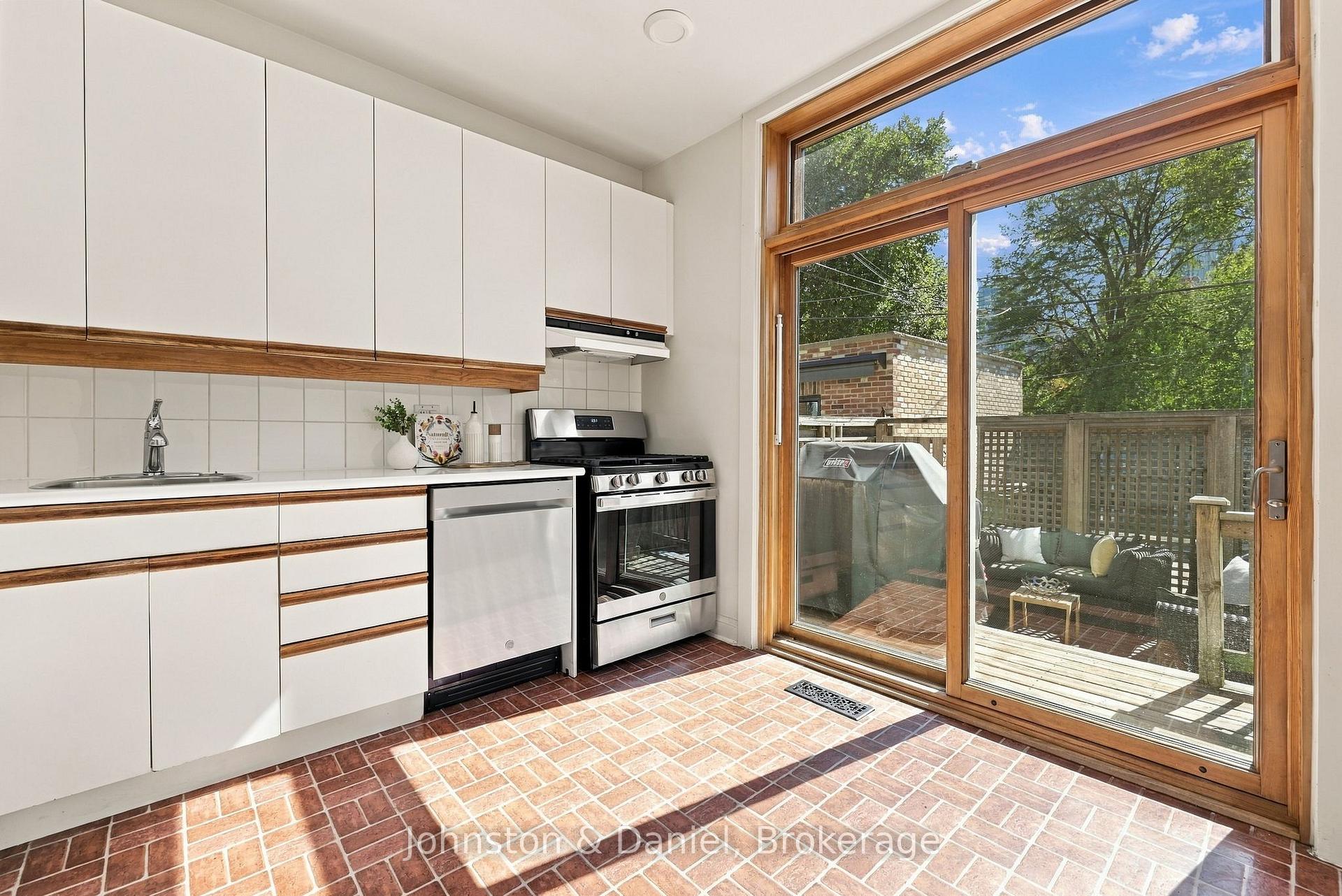 Photo 11 of 17 Gibson Avenue, Toronto, The Annex — HOMEH