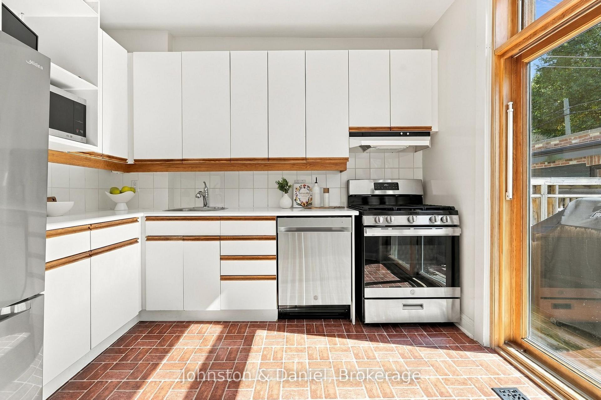 Photo 12 of 17 Gibson Avenue, Toronto, The Annex — HOMEH