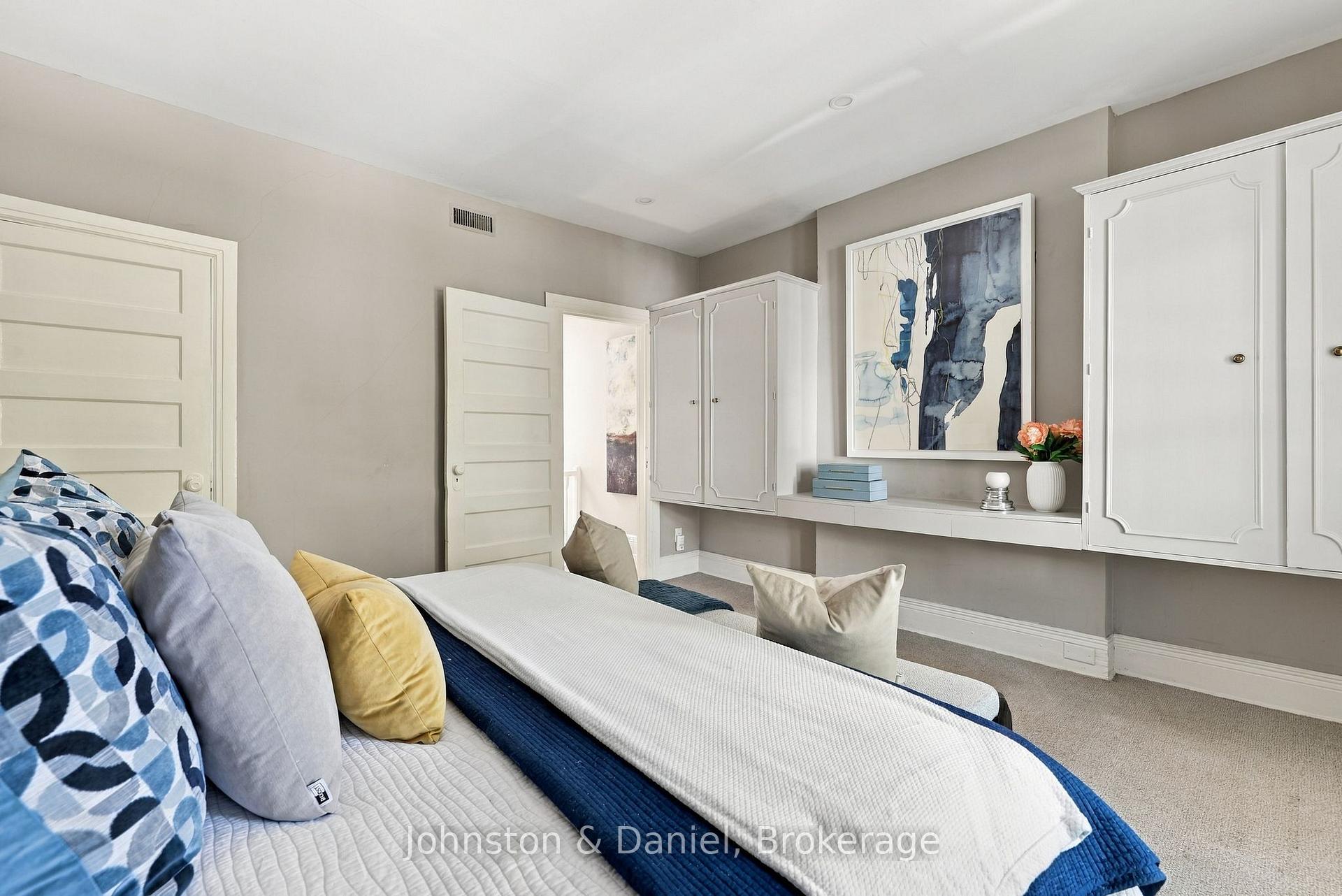 Photo 15 of 17 Gibson Avenue, Toronto, The Annex — HOMEH