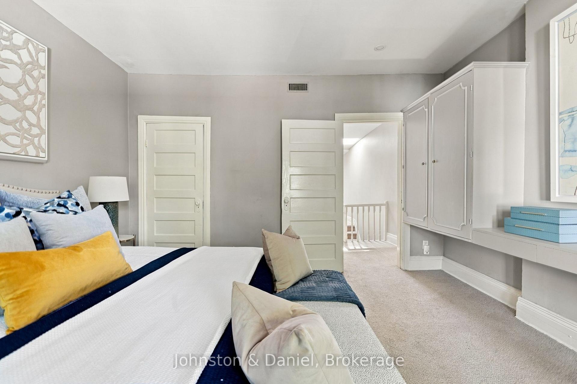 Photo 16 of 17 Gibson Avenue, Toronto, The Annex — HOMEH