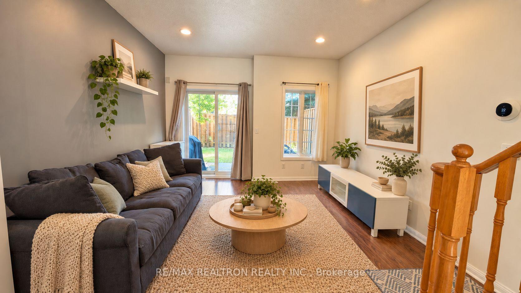 Photo 2 of Unit 7, 22 St Moritz Way, Markham, Unionville — HOMEH