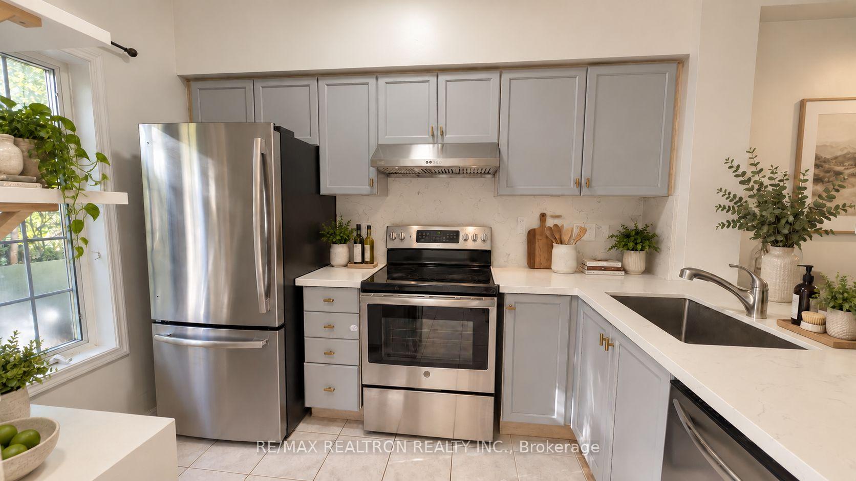 Photo 4 of Unit 7, 22 St Moritz Way, Markham, Unionville — HOMEH