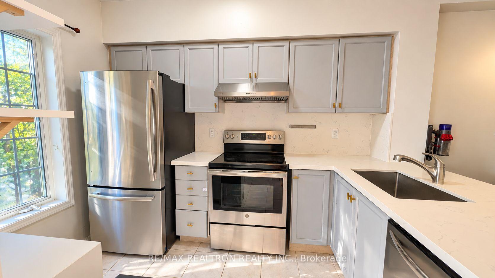 Photo 12 of Unit 7, 22 St Moritz Way, Markham, Unionville — HOMEH