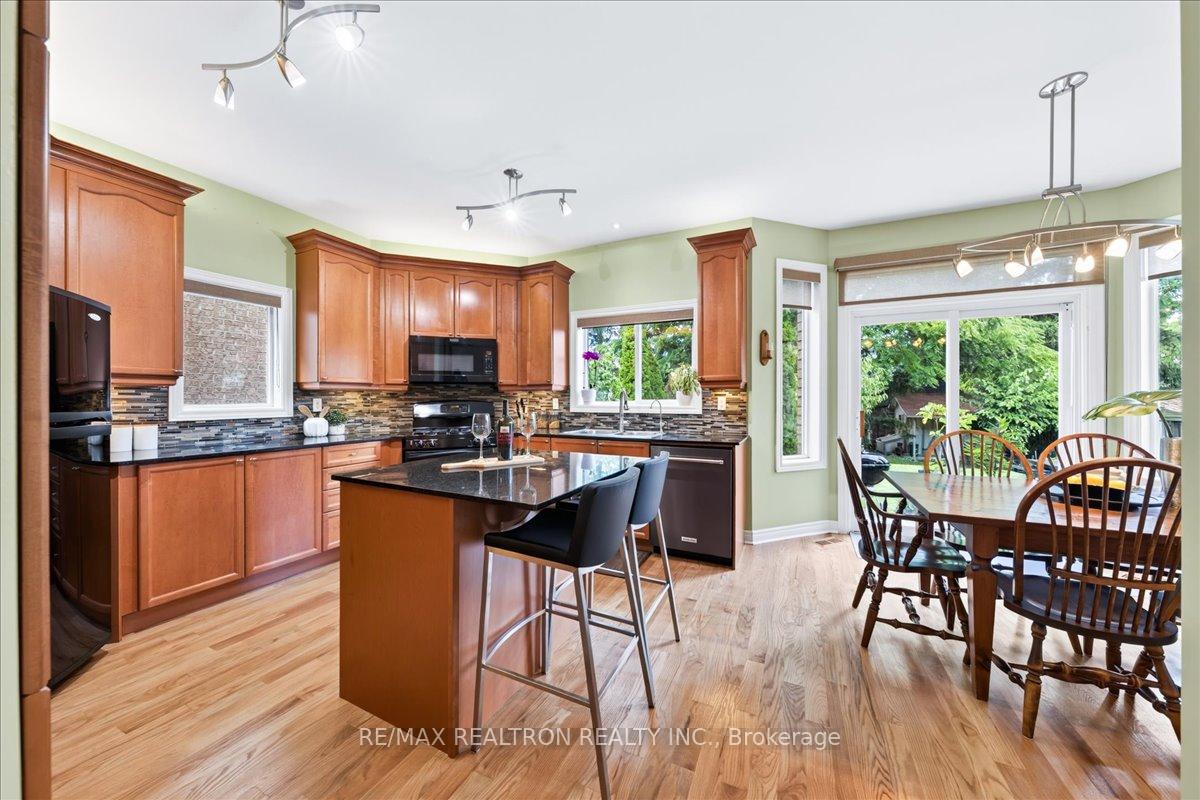 Photo 14 of 158 Nantucket Drive, Richmond Hill, Oak Ridges Lake Wilcox — HOMEH