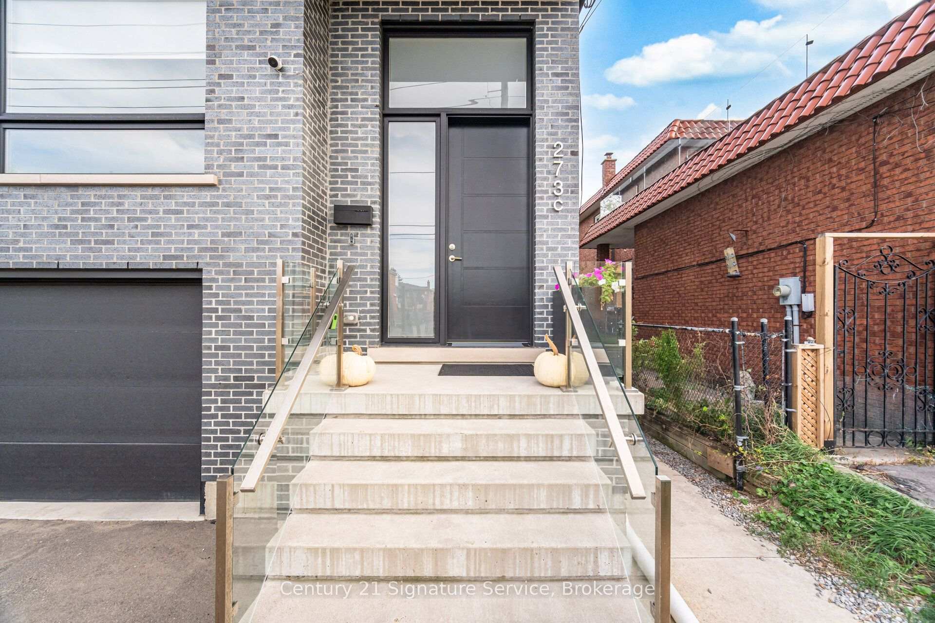 Photo 2 of 273C Ranee Avenue, North York, Yorkdale-Glen Park — HOMEH
