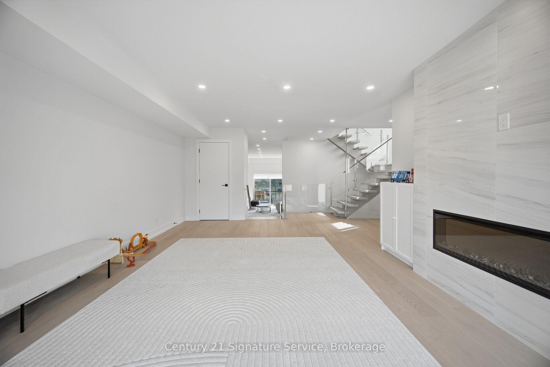 Photo 8 of 273C Ranee Avenue, North York, Yorkdale-Glen Park — HOMEH