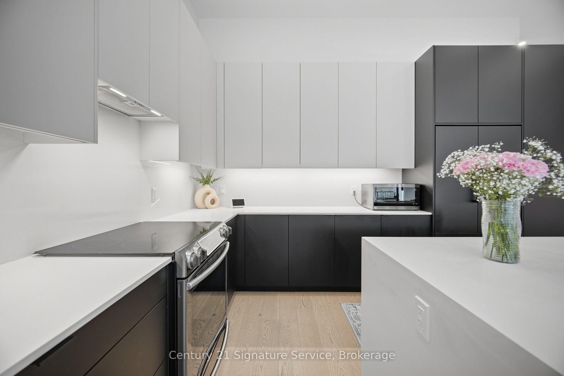 Photo 12 of 273C Ranee Avenue, North York, Yorkdale-Glen Park — HOMEH
