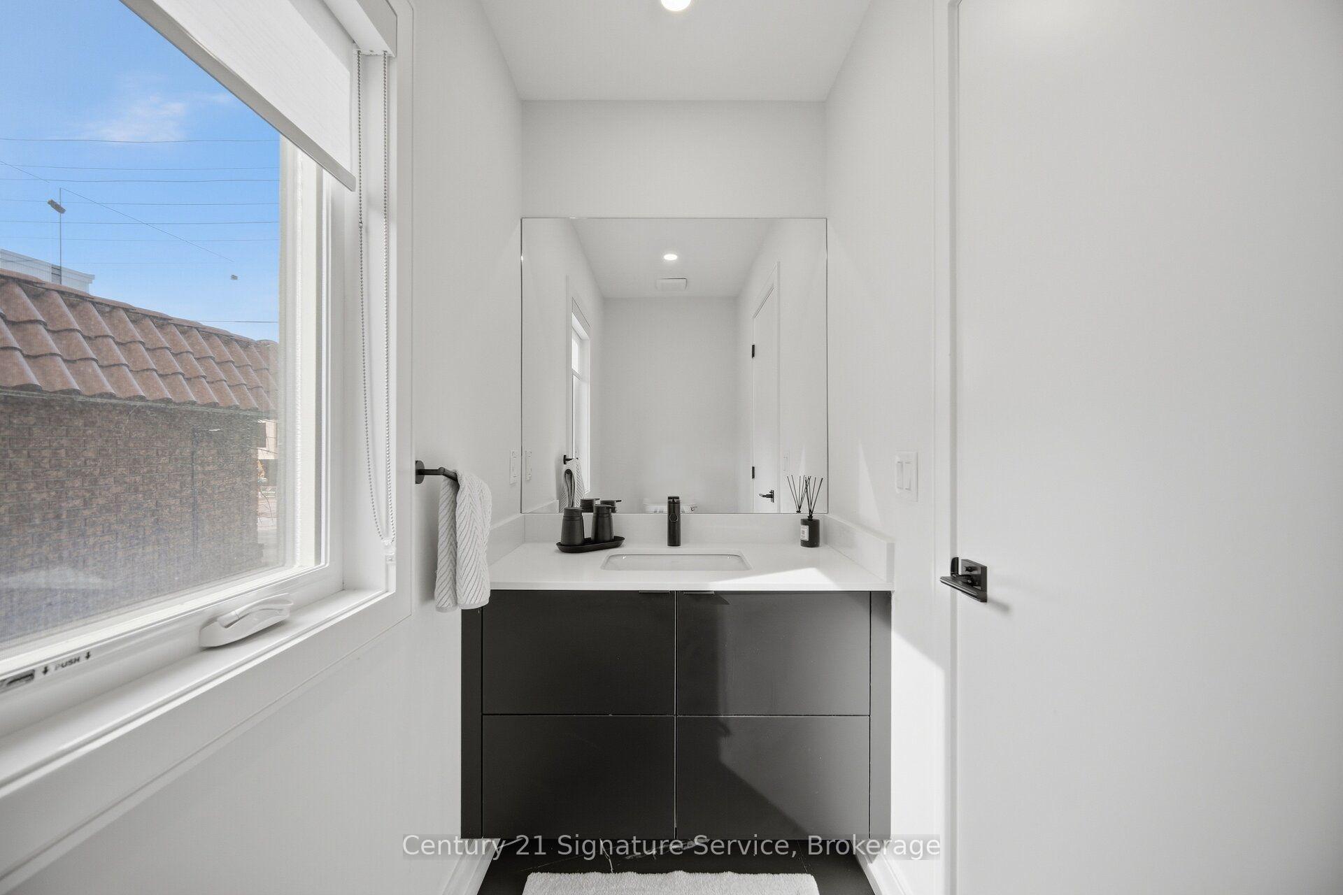 Photo 20 of 273C Ranee Avenue, North York, Yorkdale-Glen Park — HOMEH