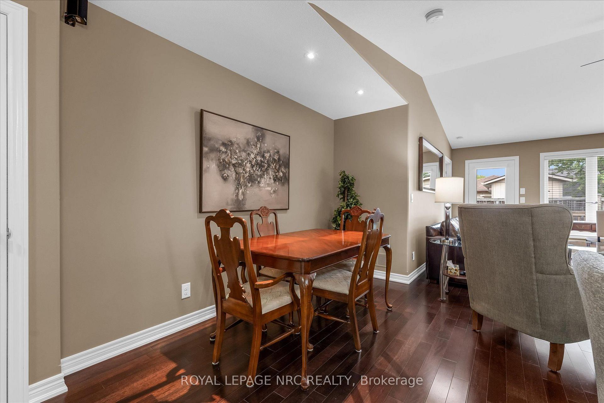 Photo 11 of Unit 23, 70 Elmwood Avenue, Welland, Broadway — HOMEH