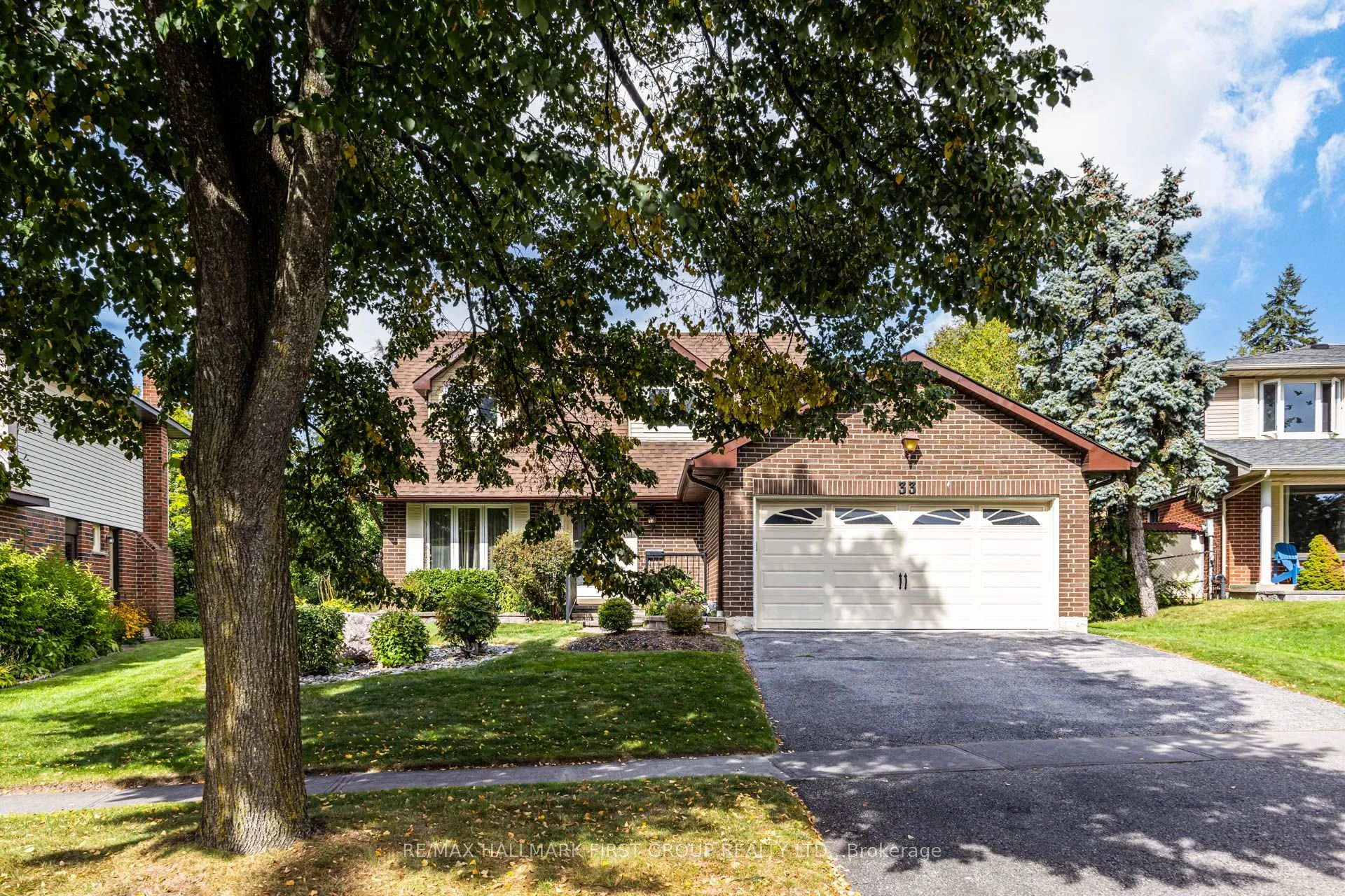 Photo 2 of 33 Anstead Crescent, Ajax, South West — HOMEH