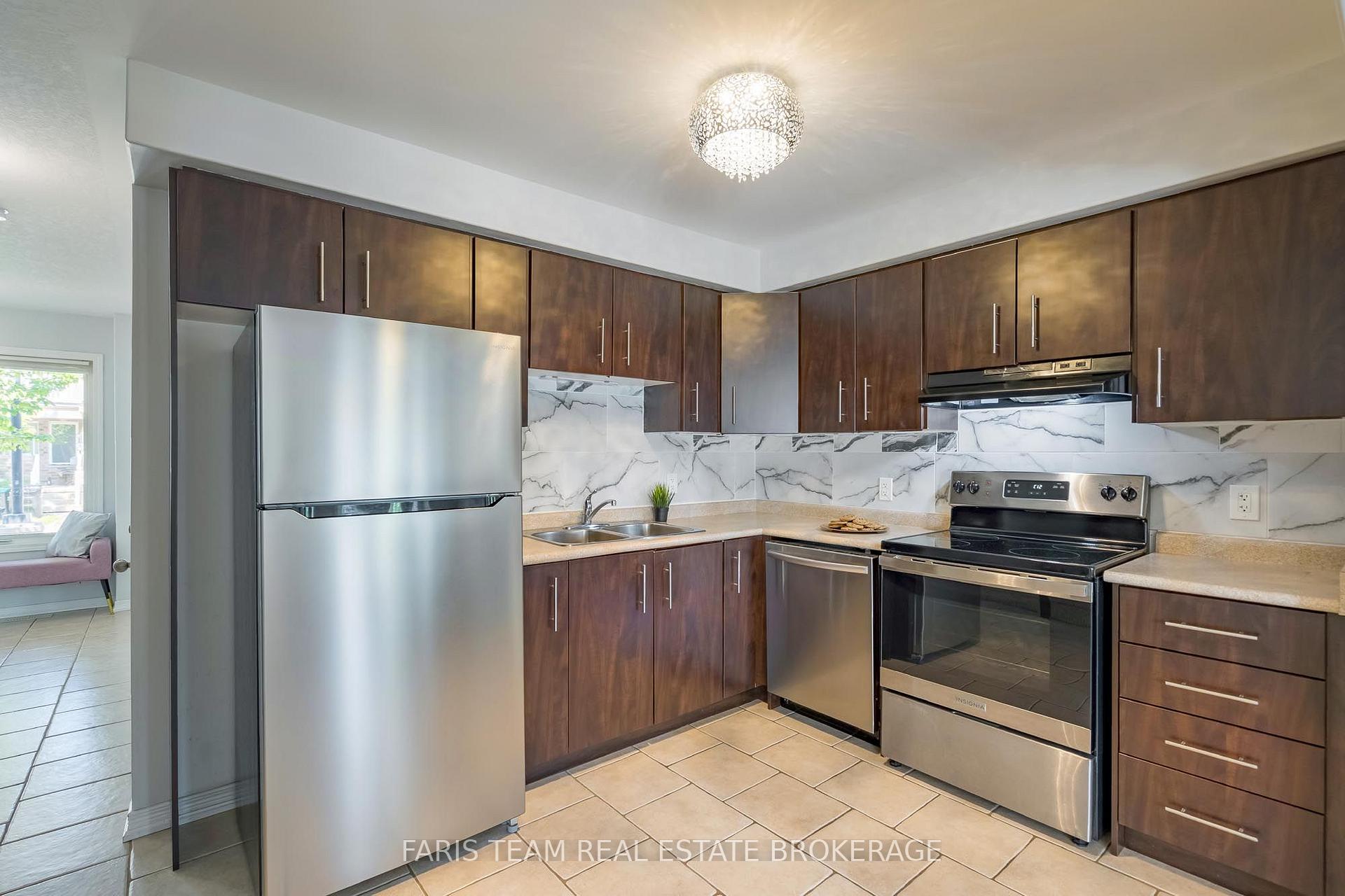 Photo 5 of Unit 48, 75 Prince William Way, Barrie, Innis-Shore — HOMEH