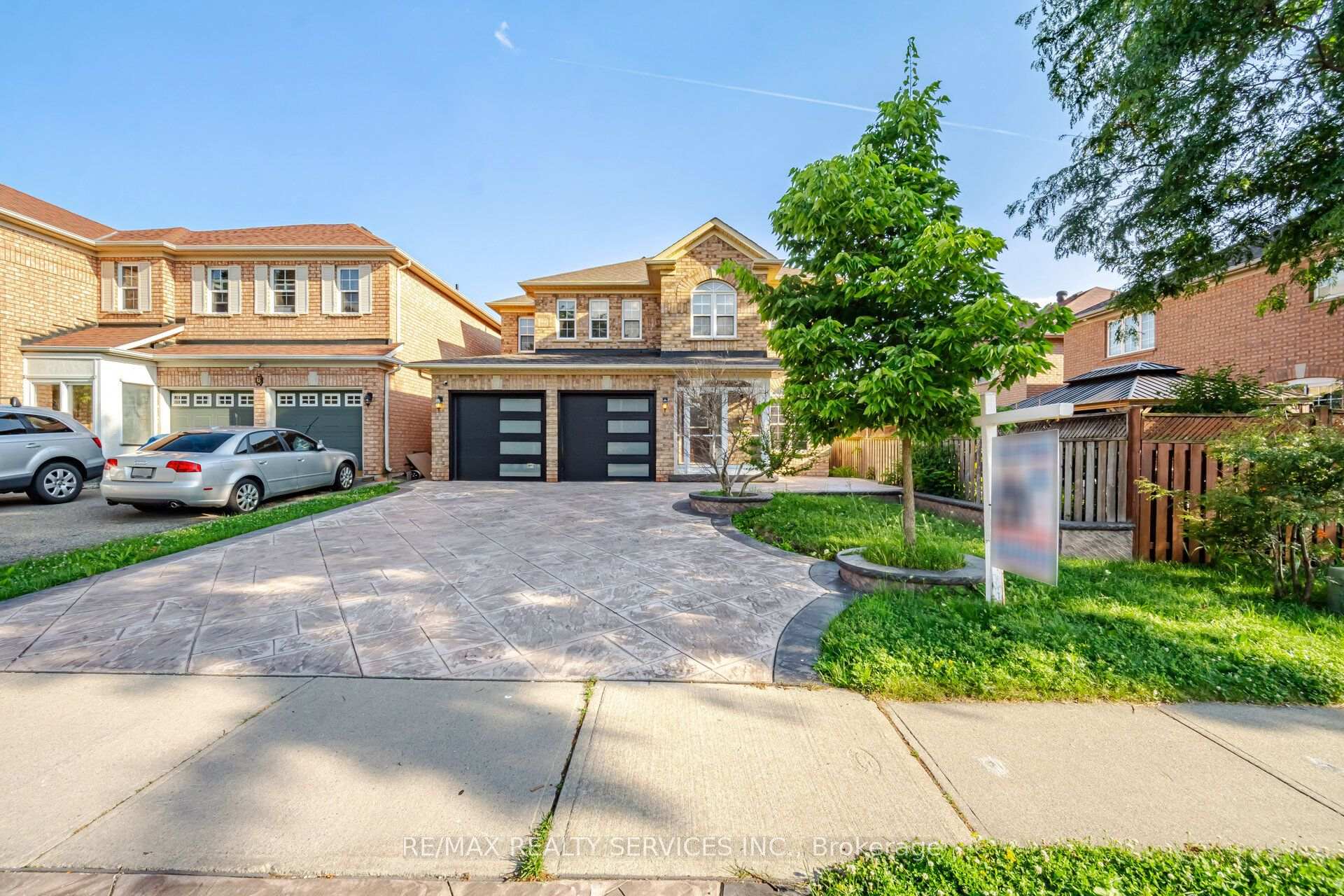 Photo 2 of 4 Sunnybrook Crescent, Brampton, Fletcher's Meadow — HOMEH