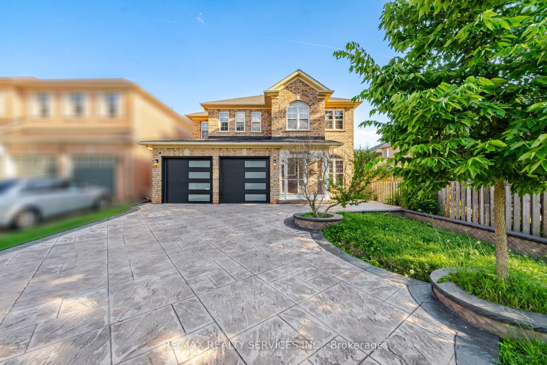 Photo 3 of 4 Sunnybrook Crescent, Brampton, Fletcher's Meadow — HOMEH