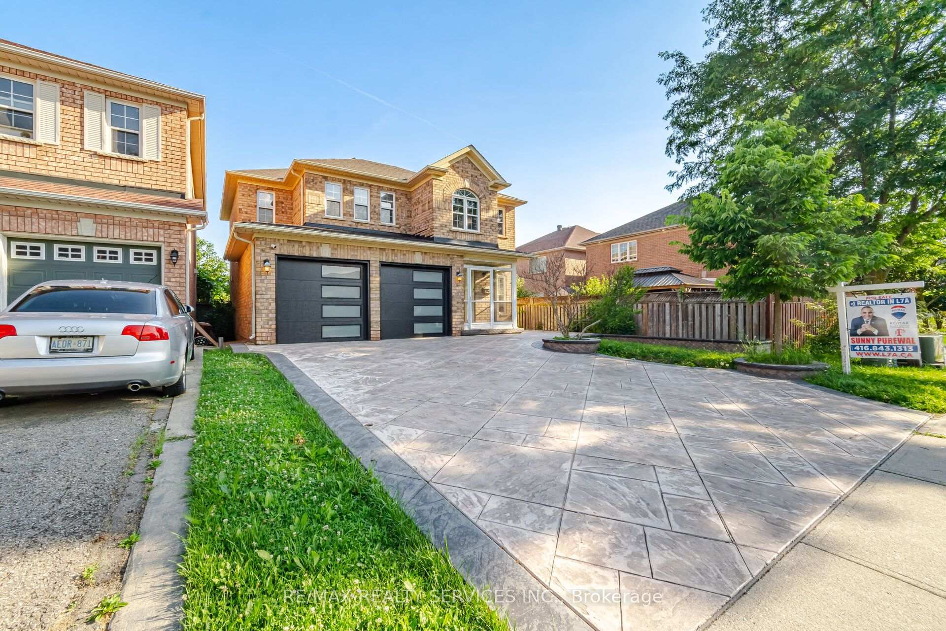 Photo 6 of 4 Sunnybrook Crescent, Brampton, Fletcher's Meadow — HOMEH