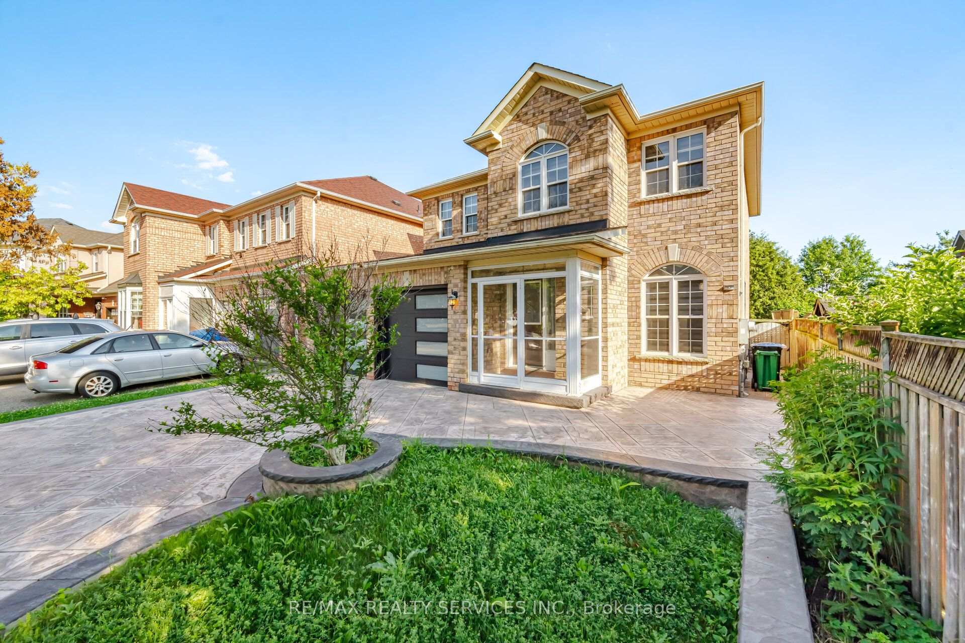 Photo 7 of 4 Sunnybrook Crescent, Brampton, Fletcher's Meadow — HOMEH