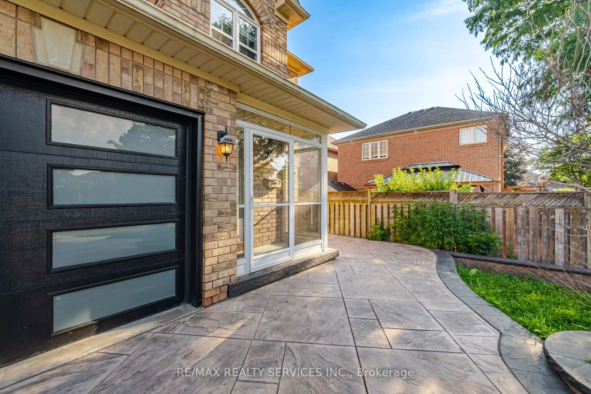 Photo 9 of 4 Sunnybrook Crescent, Brampton, Fletcher's Meadow — HOMEH