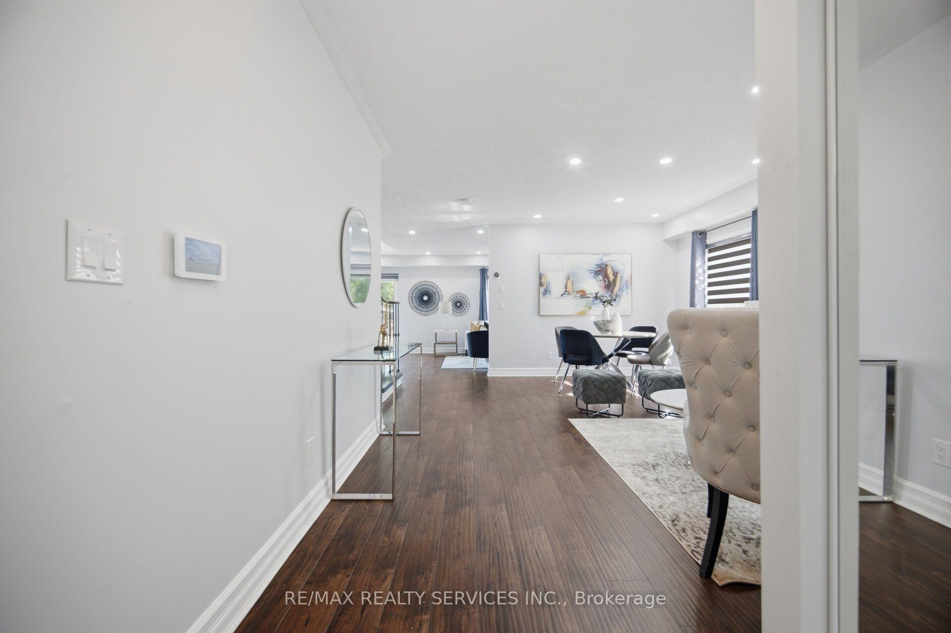 Photo 11 of 4 Sunnybrook Crescent, Brampton, Fletcher's Meadow — HOMEH