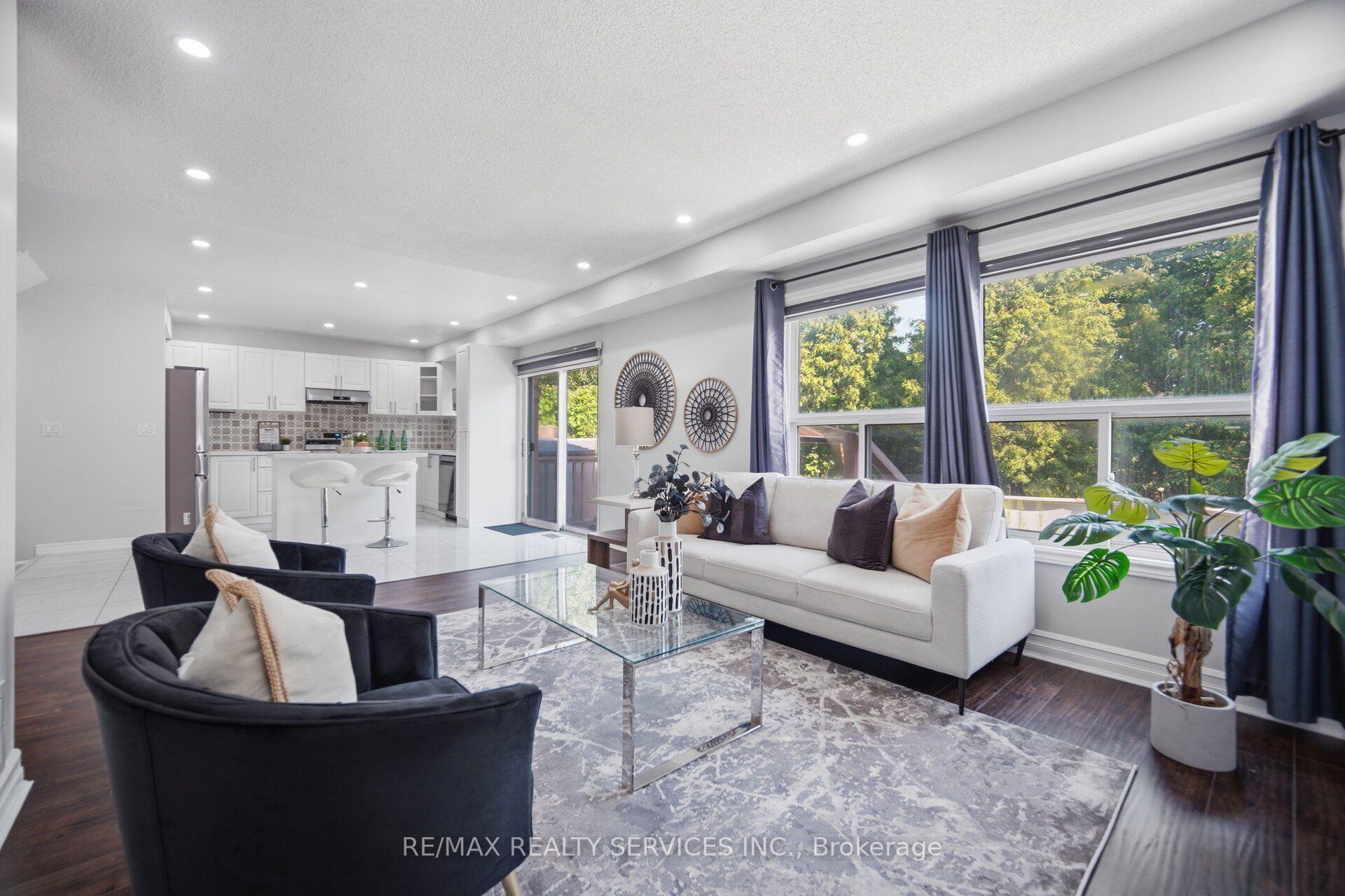Photo 20 of 4 Sunnybrook Crescent, Brampton, Fletcher's Meadow — HOMEH