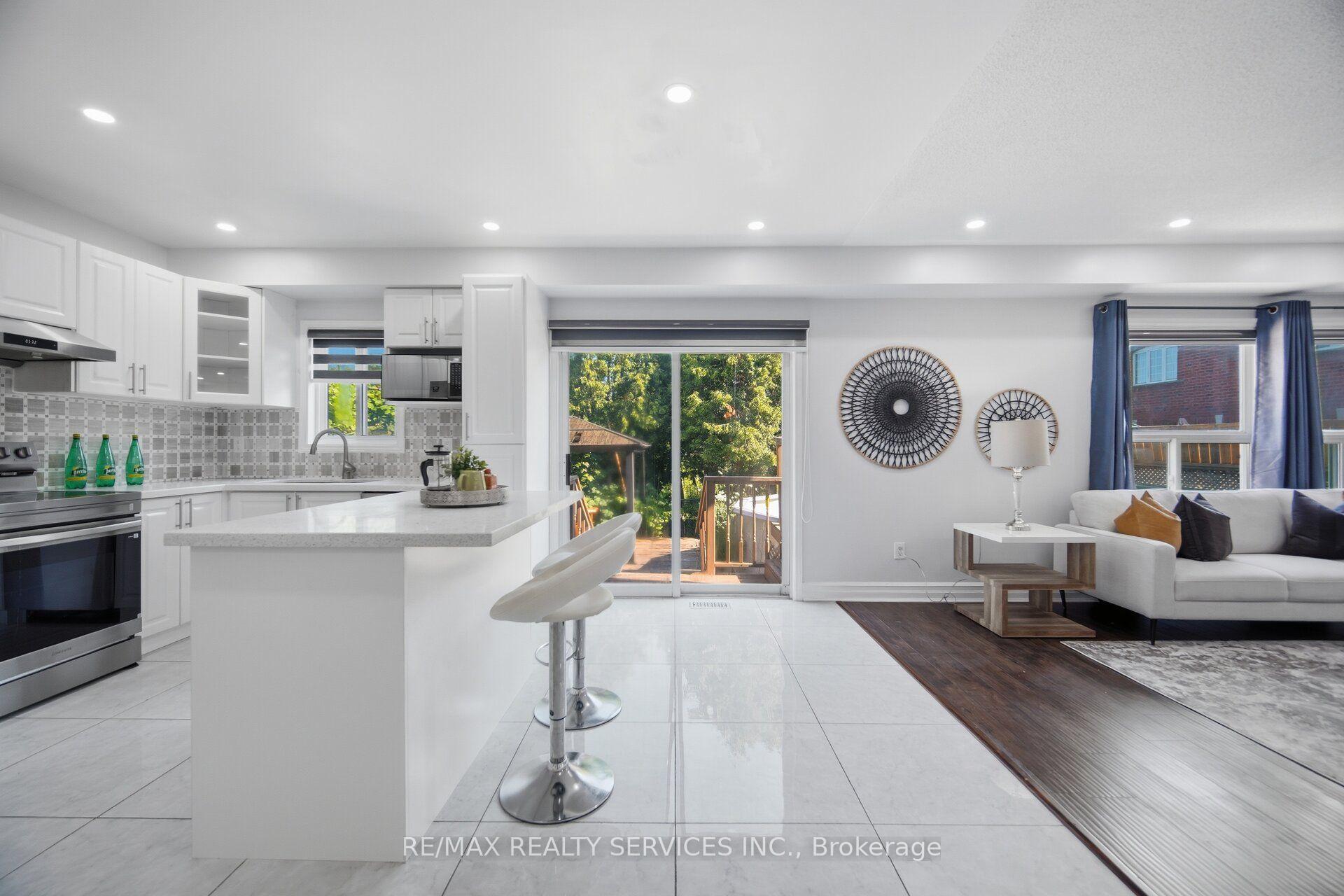 Photo 21 of 4 Sunnybrook Crescent, Brampton, Fletcher's Meadow — HOMEH
