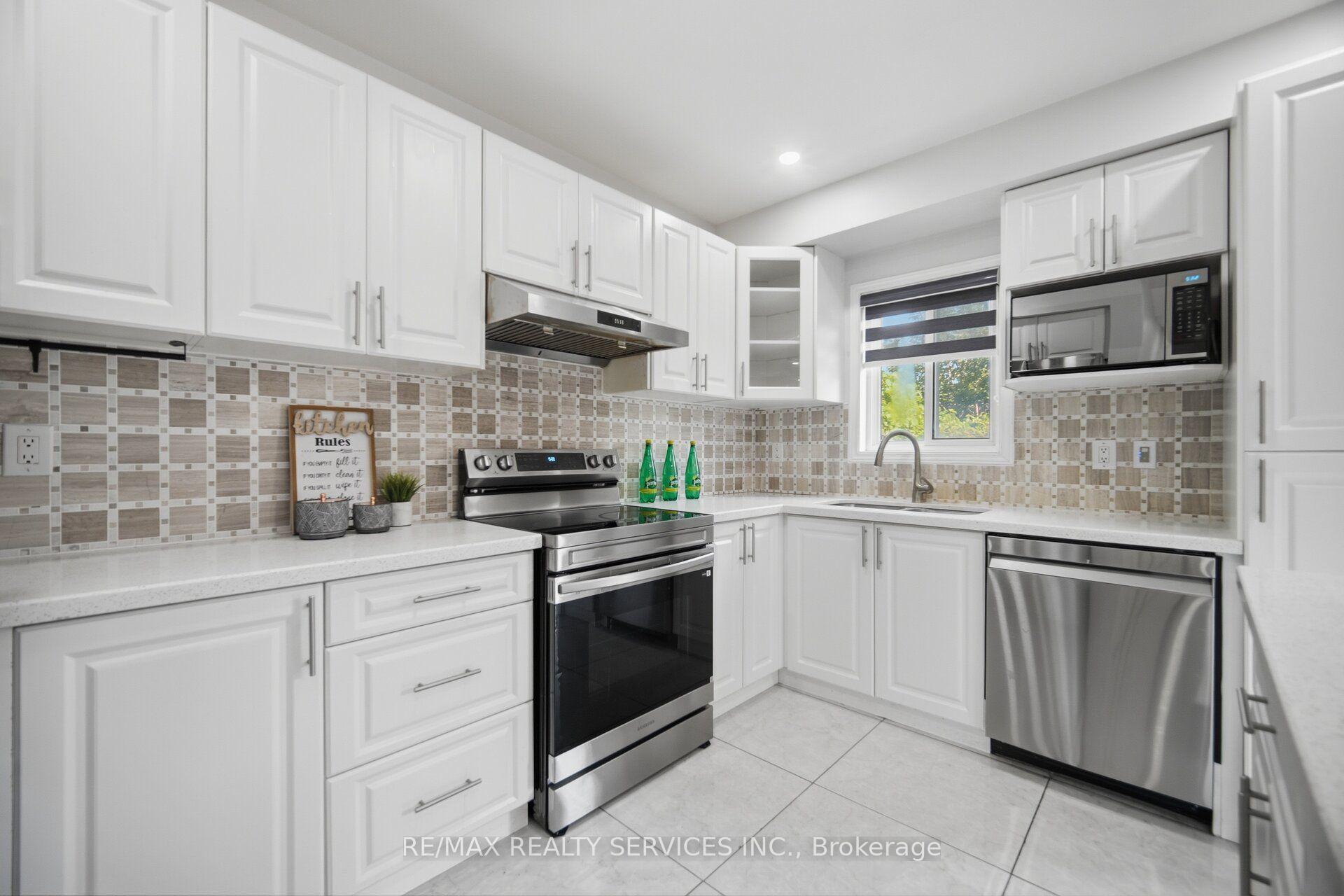 Photo 23 of 4 Sunnybrook Crescent, Brampton, Fletcher's Meadow — HOMEH