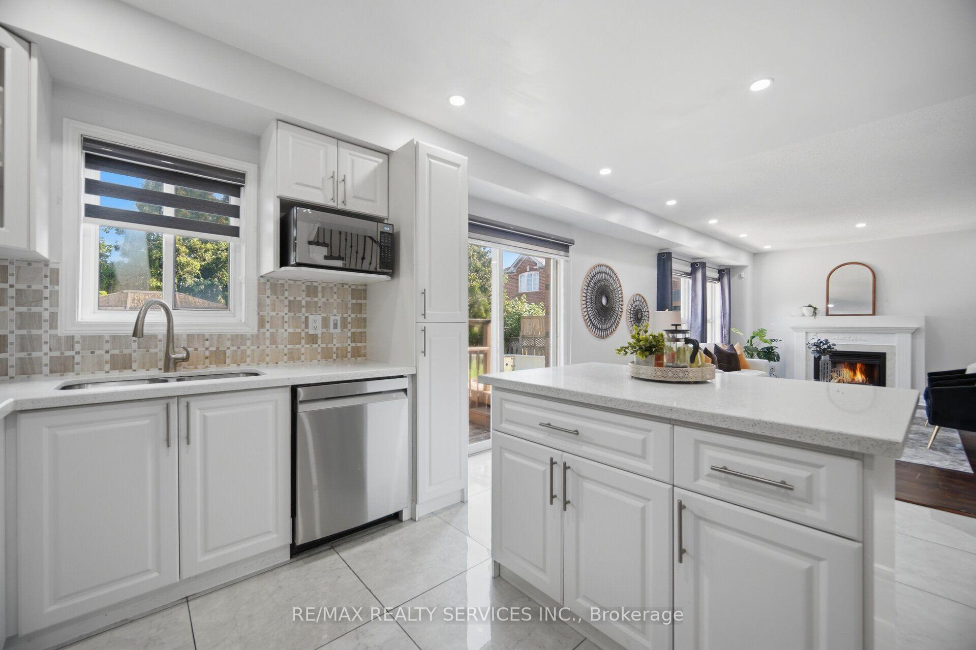 Photo 24 of 4 Sunnybrook Crescent, Brampton, Fletcher's Meadow — HOMEH