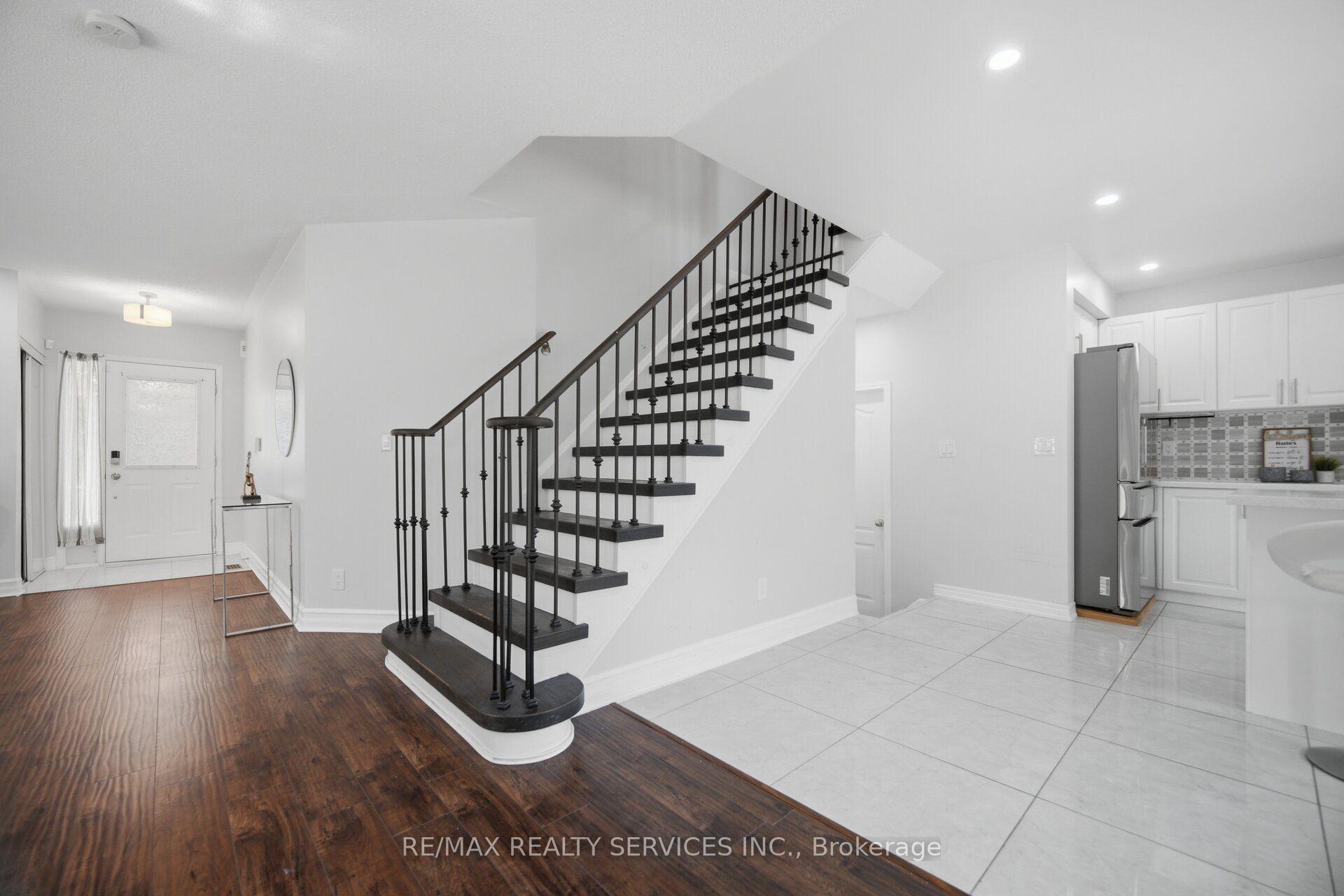 Photo 27 of 4 Sunnybrook Crescent, Brampton, Fletcher's Meadow — HOMEH