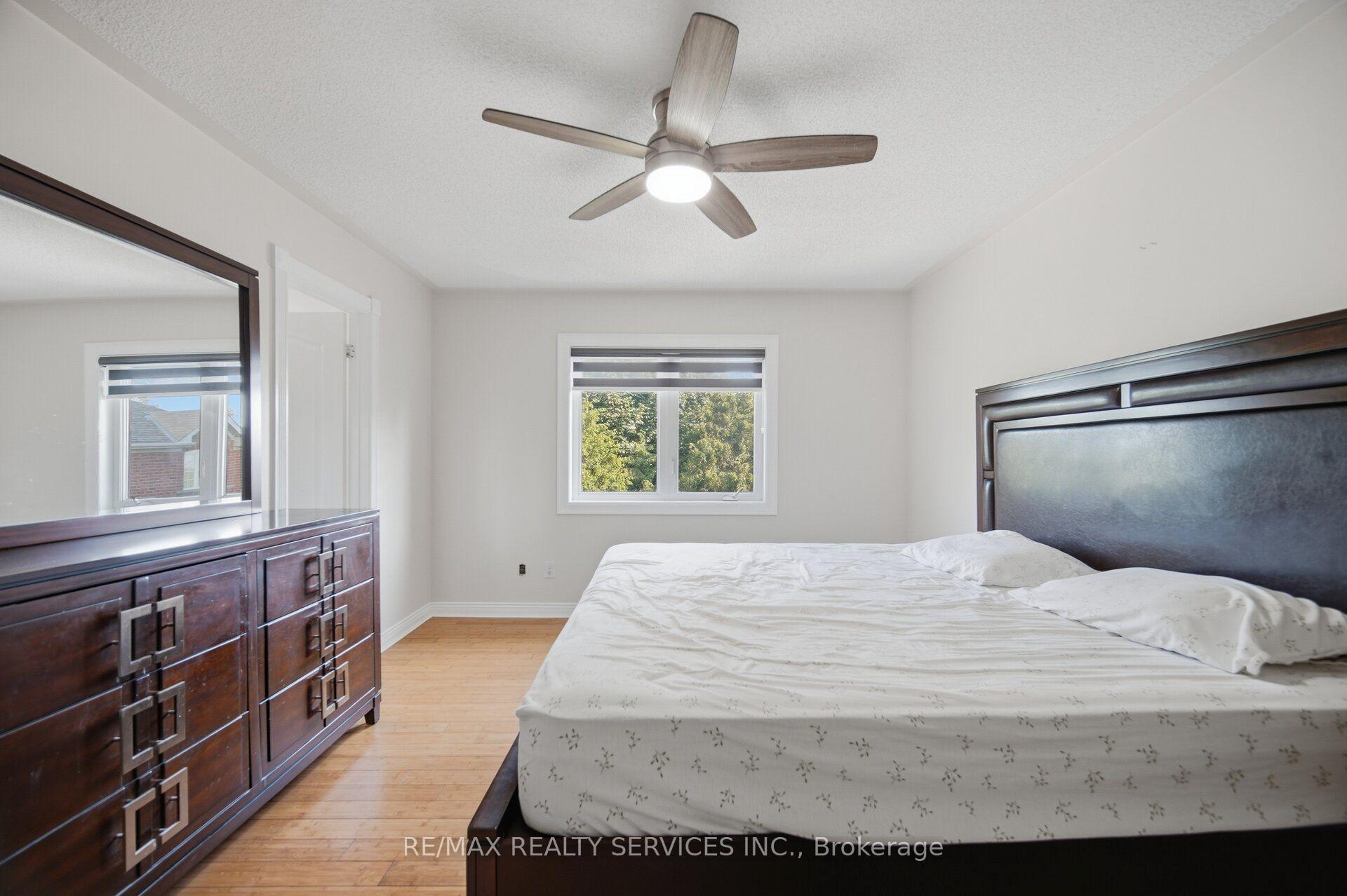 Photo 33 of 4 Sunnybrook Crescent, Brampton, Fletcher's Meadow — HOMEH