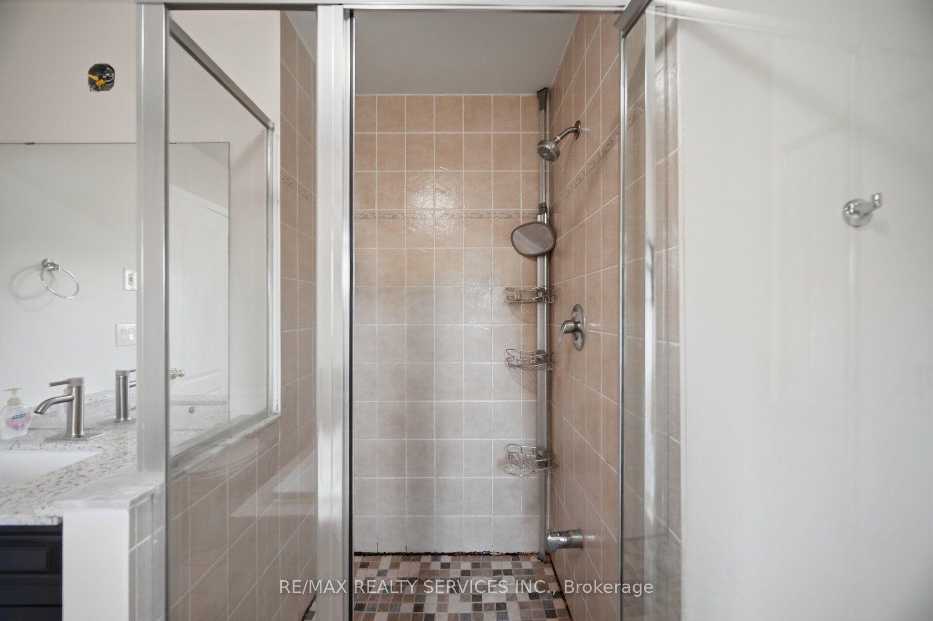 Photo 35 of 4 Sunnybrook Crescent, Brampton, Fletcher's Meadow — HOMEH