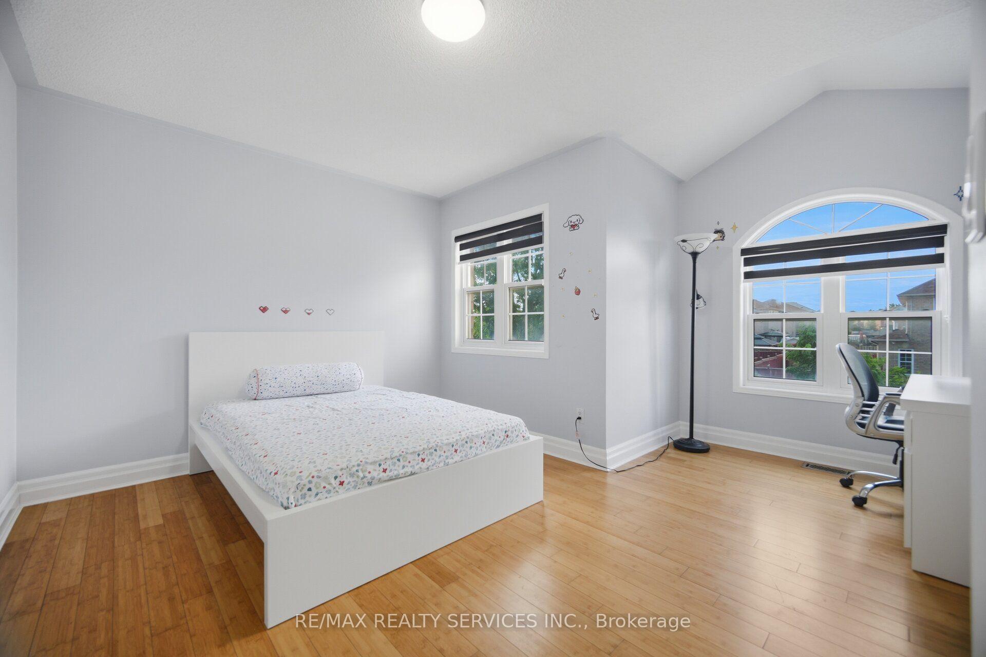 Photo 37 of 4 Sunnybrook Crescent, Brampton, Fletcher's Meadow — HOMEH