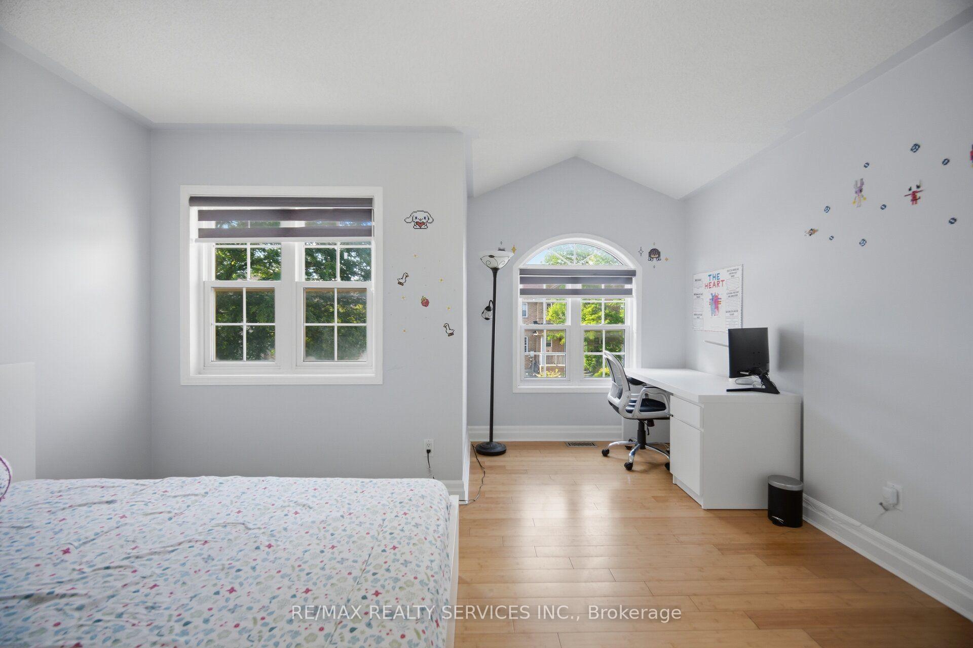 Photo 38 of 4 Sunnybrook Crescent, Brampton, Fletcher's Meadow — HOMEH