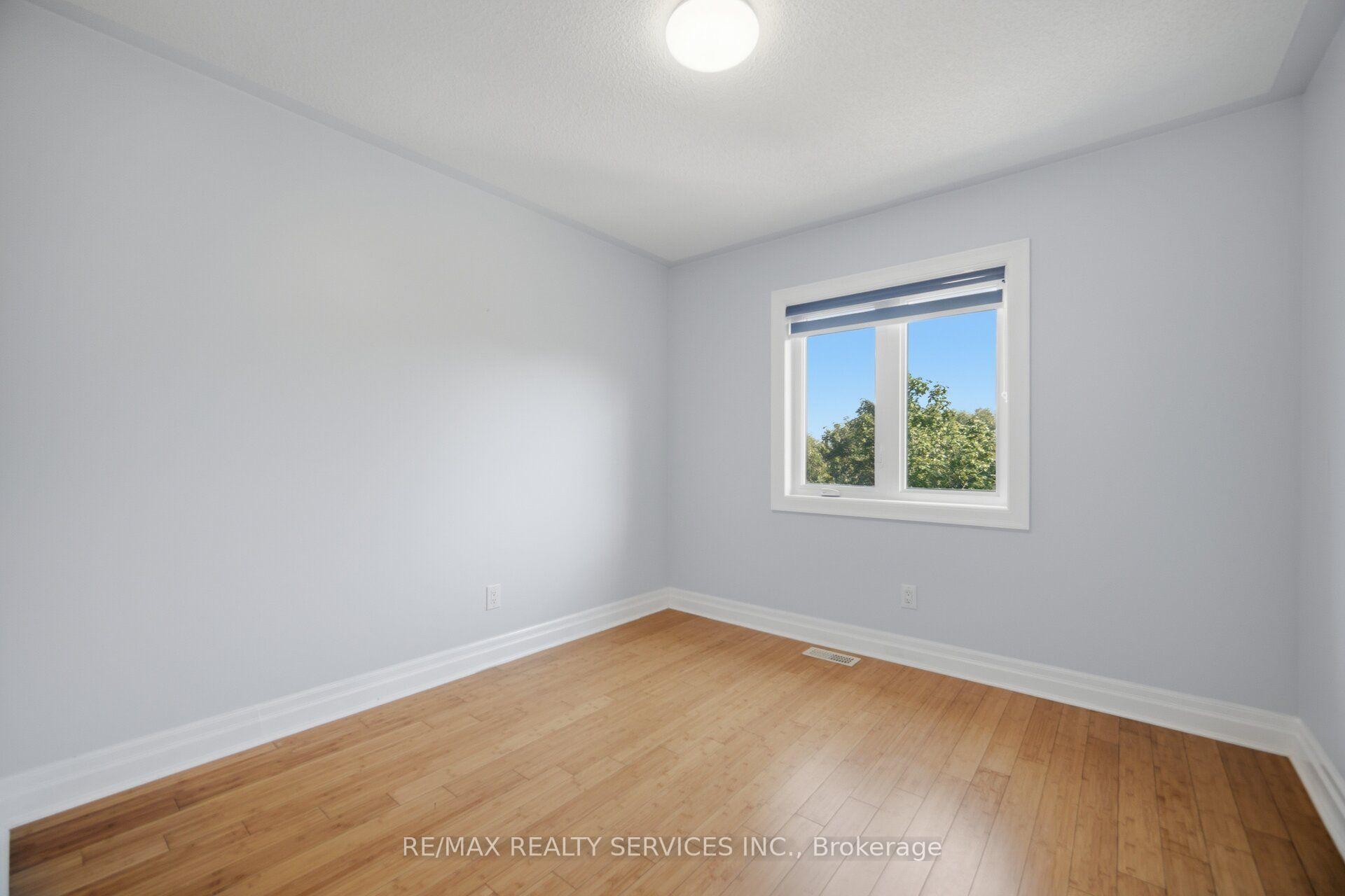 Photo 42 of 4 Sunnybrook Crescent, Brampton, Fletcher's Meadow — HOMEH