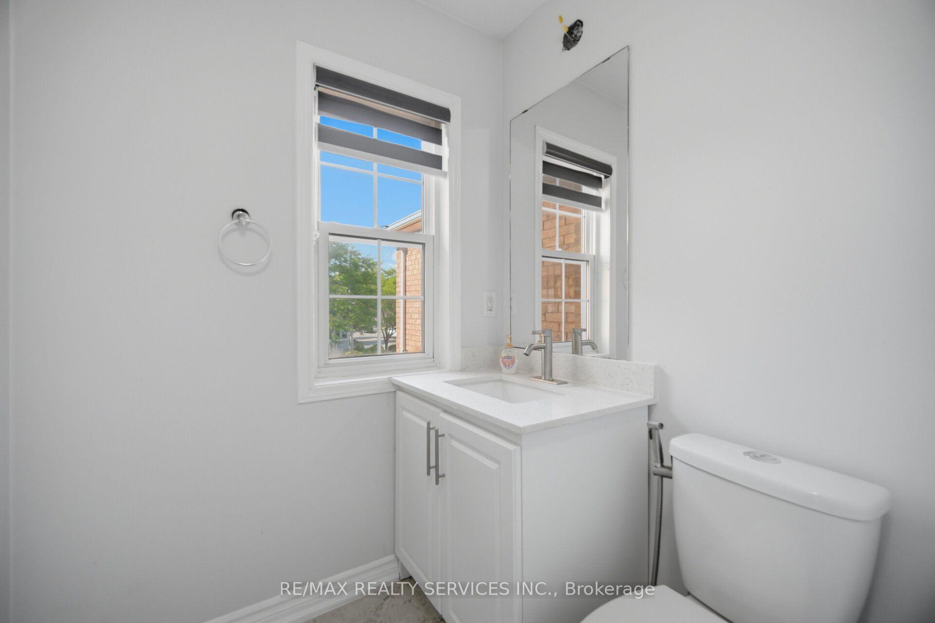 Photo 44 of 4 Sunnybrook Crescent, Brampton, Fletcher's Meadow — HOMEH