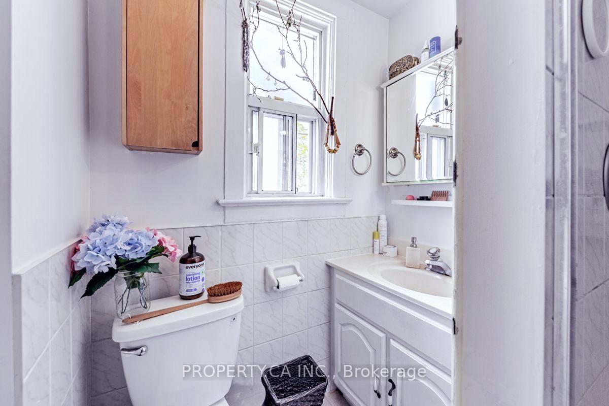 Photo 17 of 133 Drayton Avenue, Toronto, Woodbine Corridor — HOMEH
