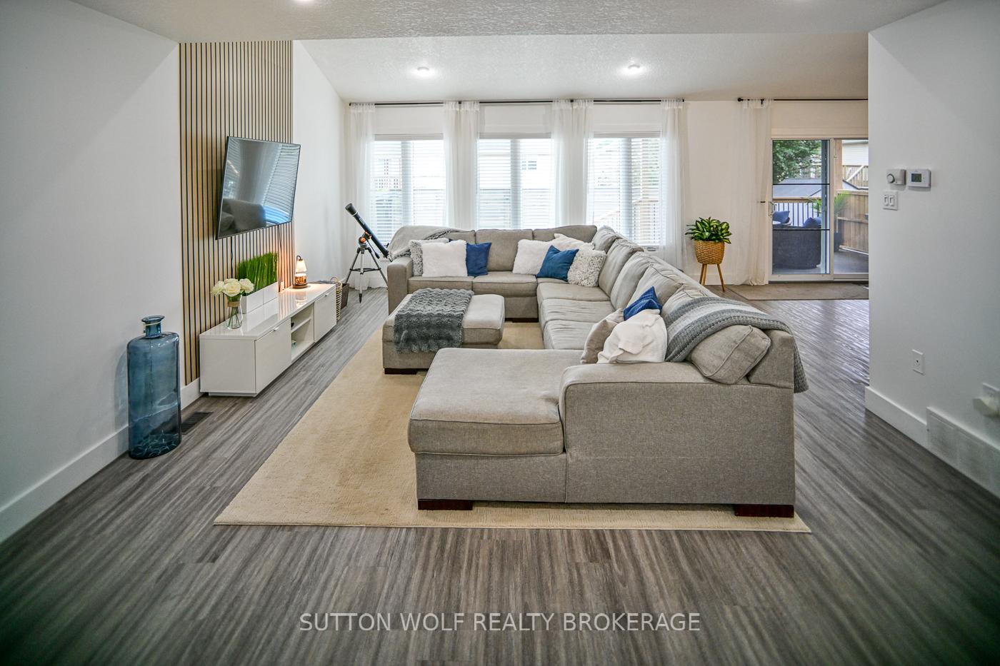 Photo 4 of 68 Laura Lane, Strathroy-Caradoc, NE — HOMEH