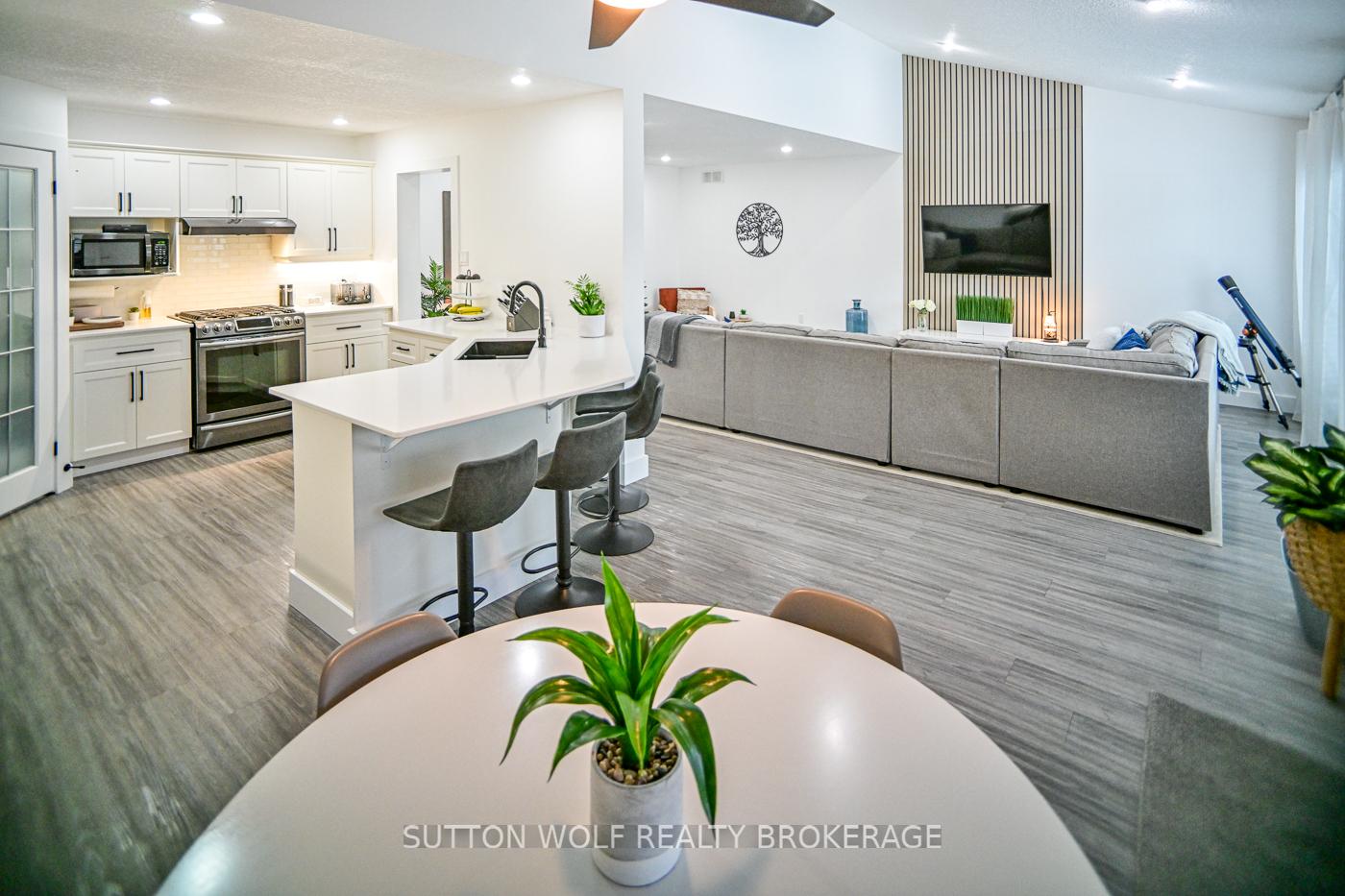Photo 10 of 68 Laura Lane, Strathroy-Caradoc, NE — HOMEH