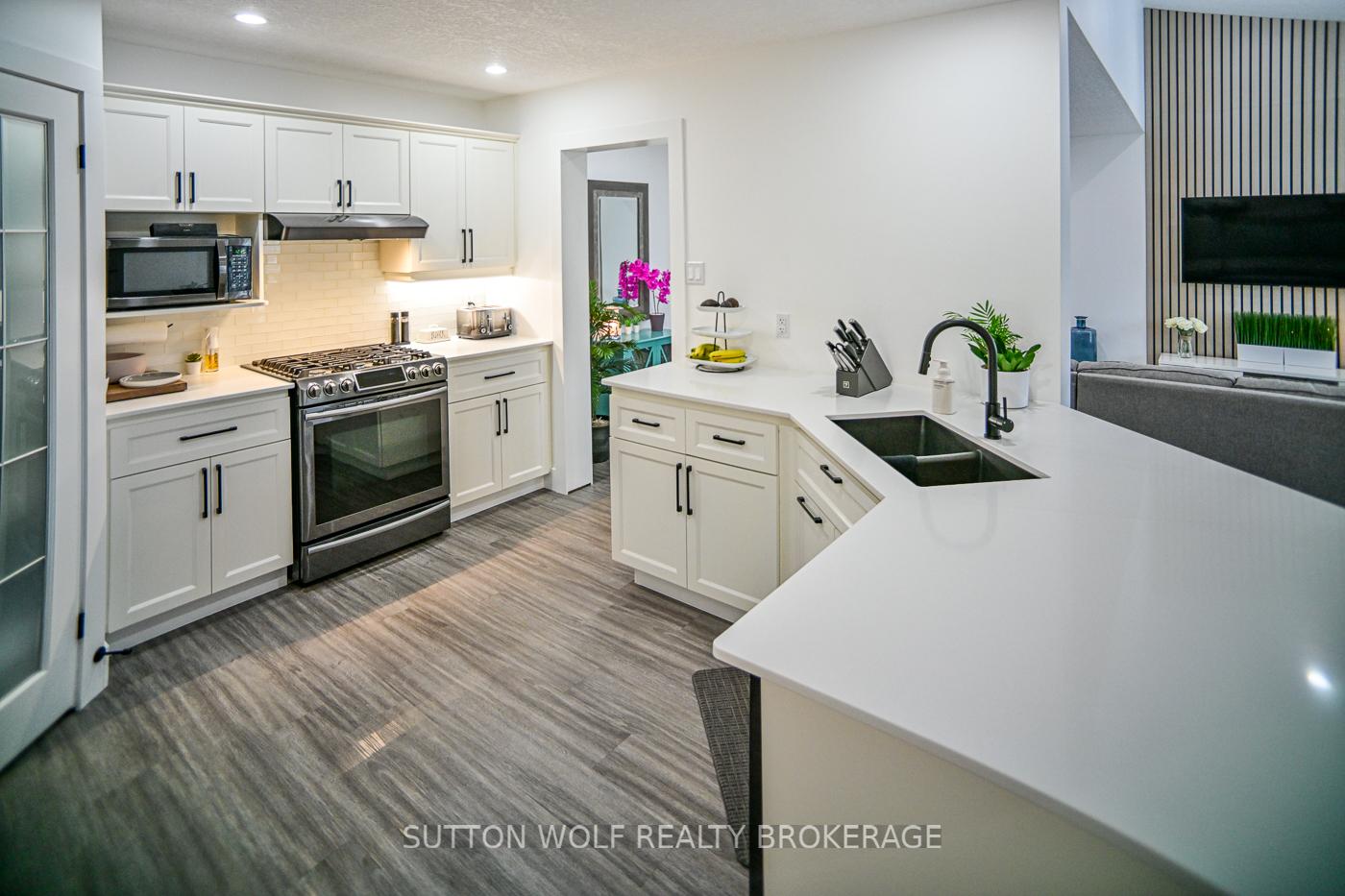 Photo 12 of 68 Laura Lane, Strathroy-Caradoc, NE — HOMEH