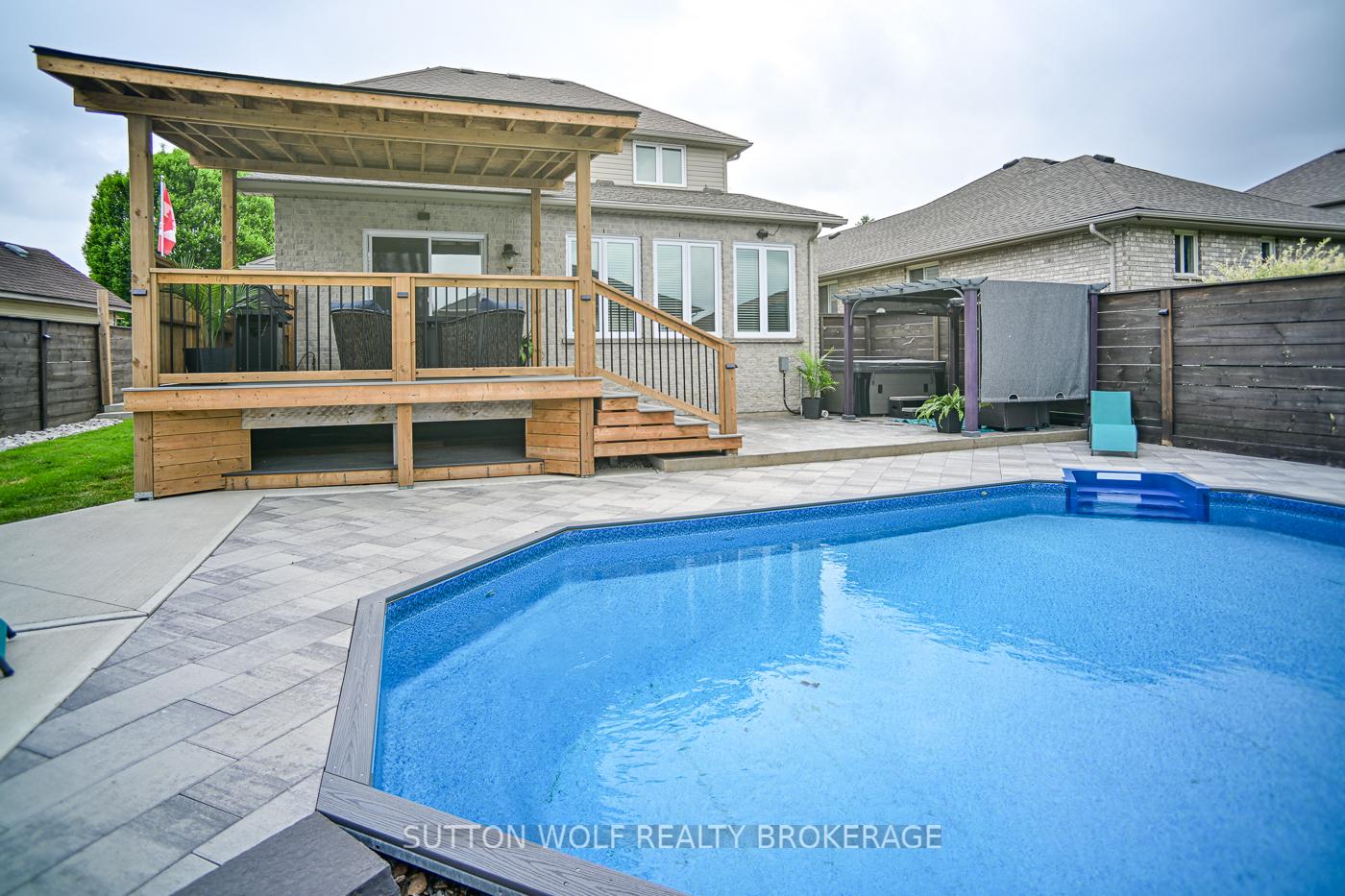 Photo 31 of 68 Laura Lane, Strathroy-Caradoc, NE — HOMEH